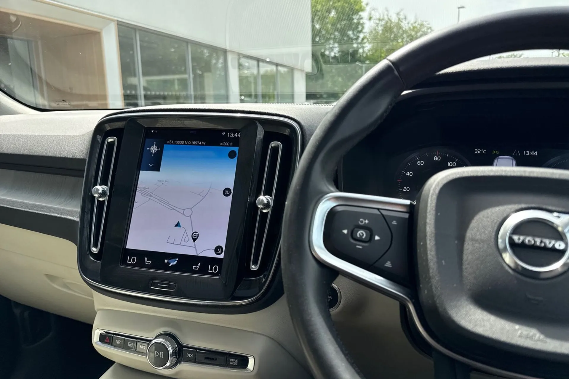 Volvo XC40 thumbnail image number 36