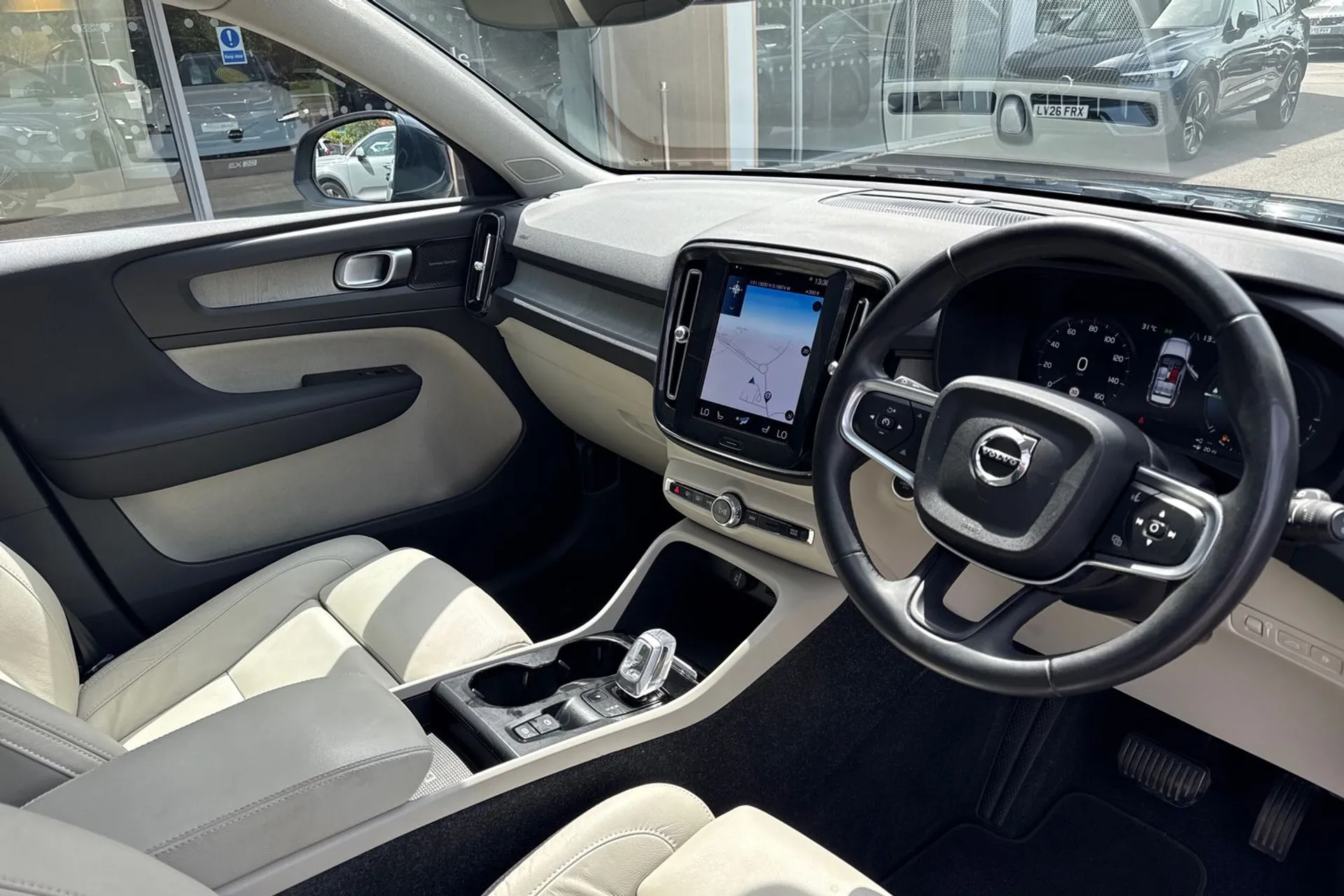 Volvo XC40 thumbnail image number 6