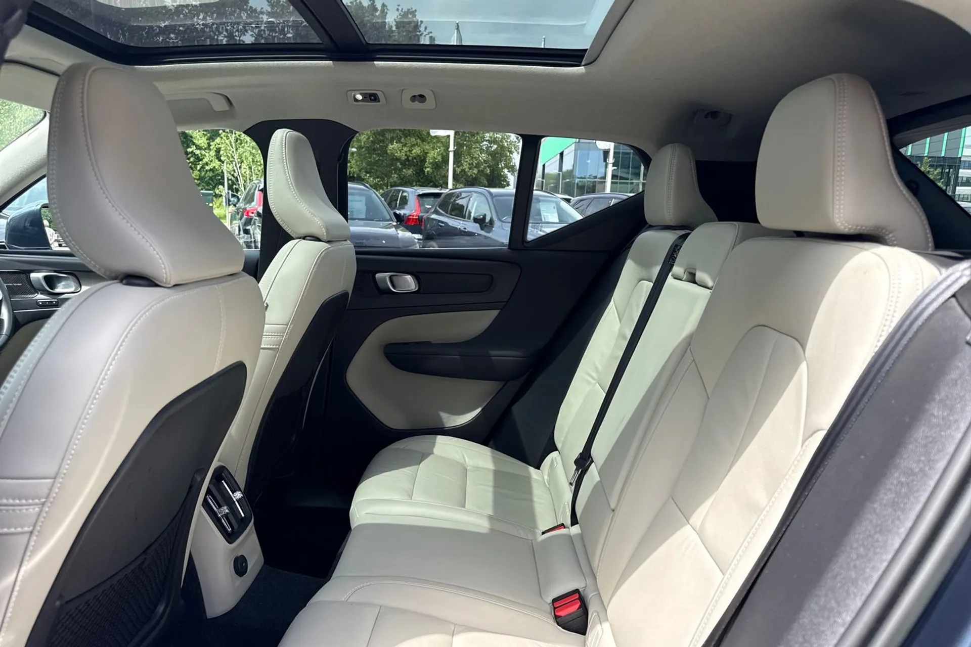 Volvo XC40 thumbnail image number 30