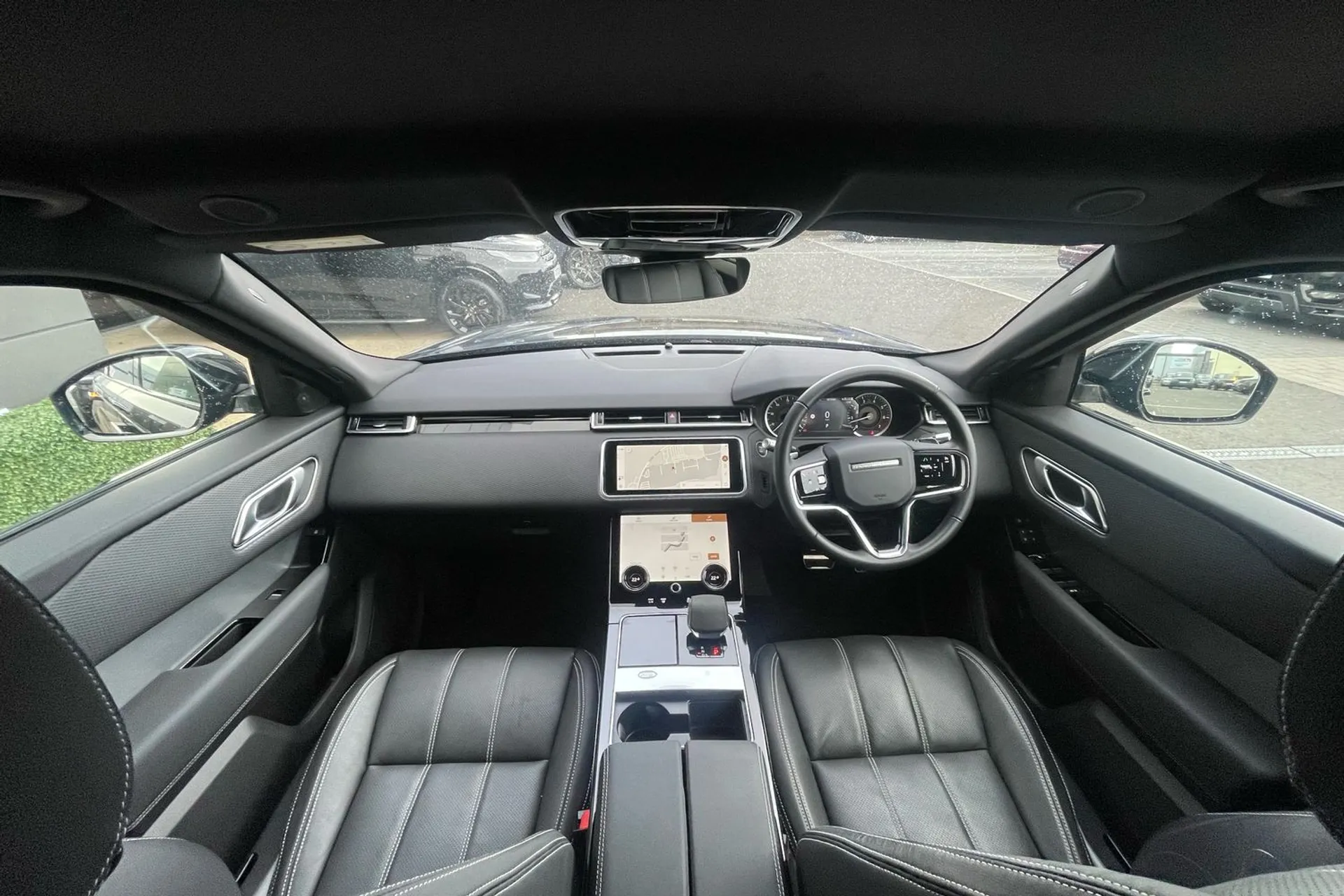 LAND ROVER RANGE ROVER VELAR thumbnail image number 4