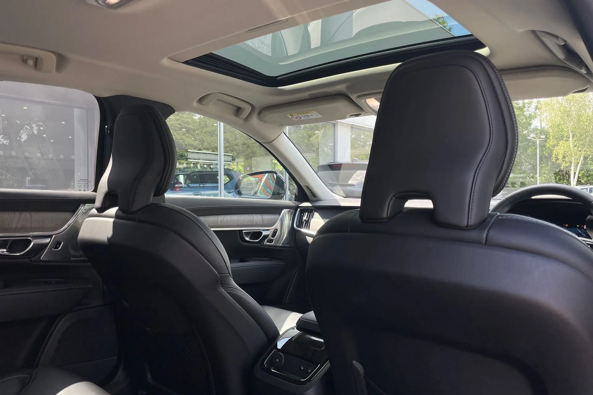 Volvo S90 thumbnail image number 23