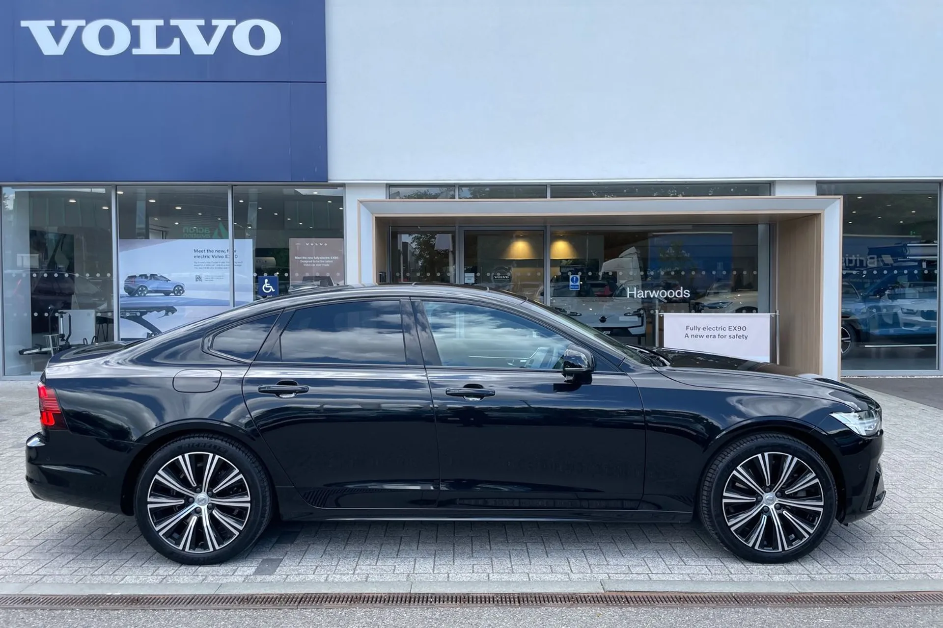 Volvo S90 thumbnail image number 2