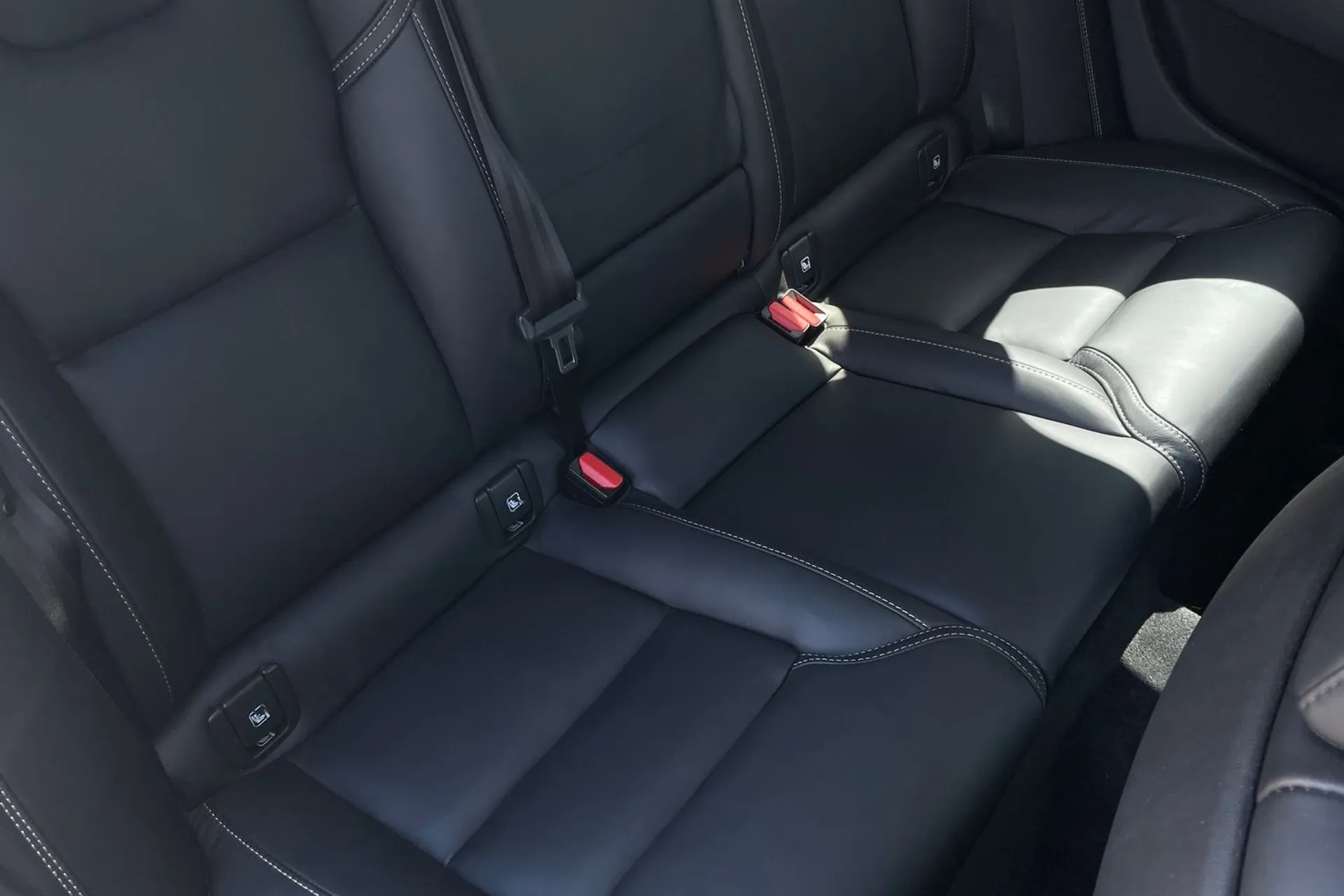 Volvo S90 thumbnail image number 24