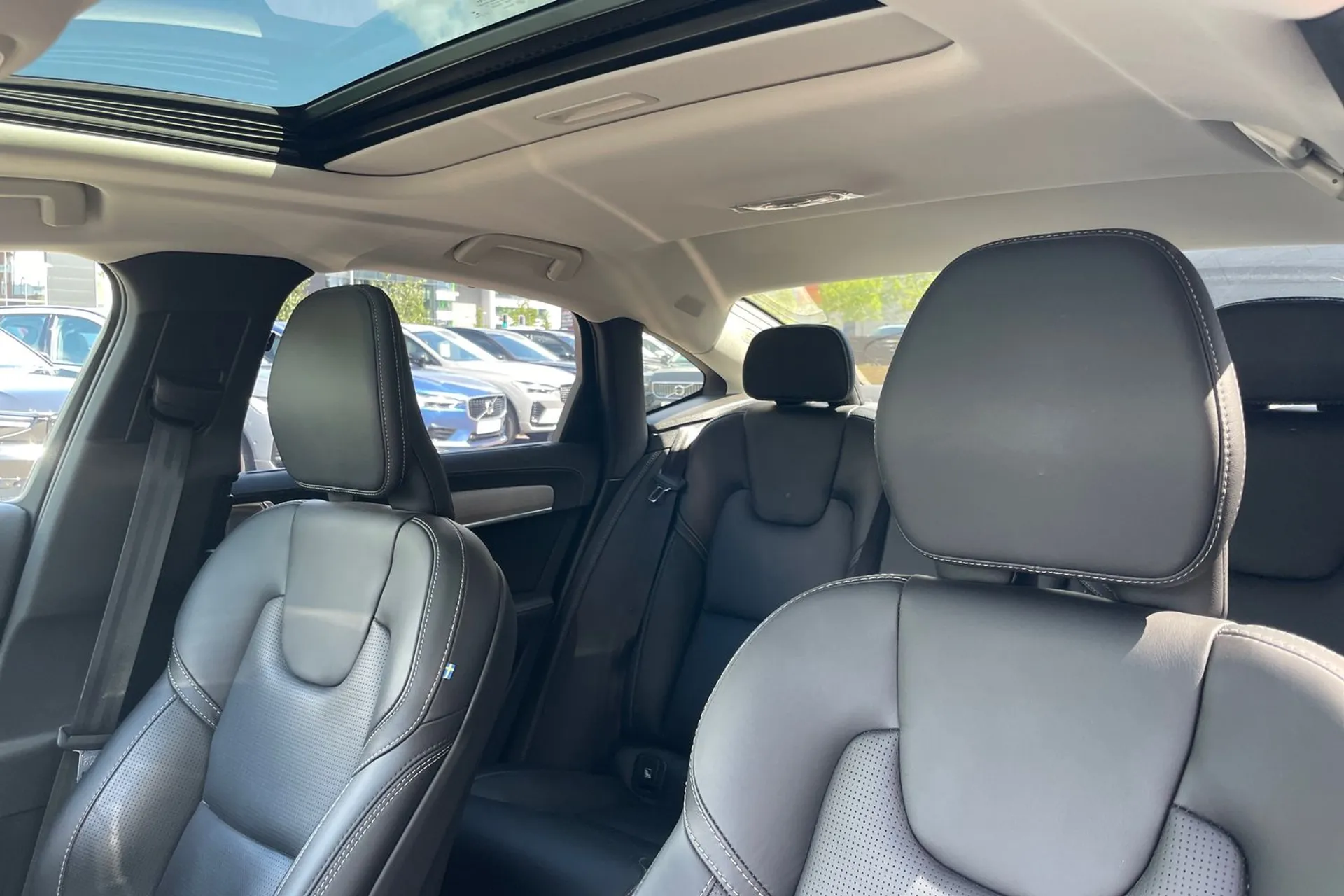 Volvo S90 thumbnail image number 28