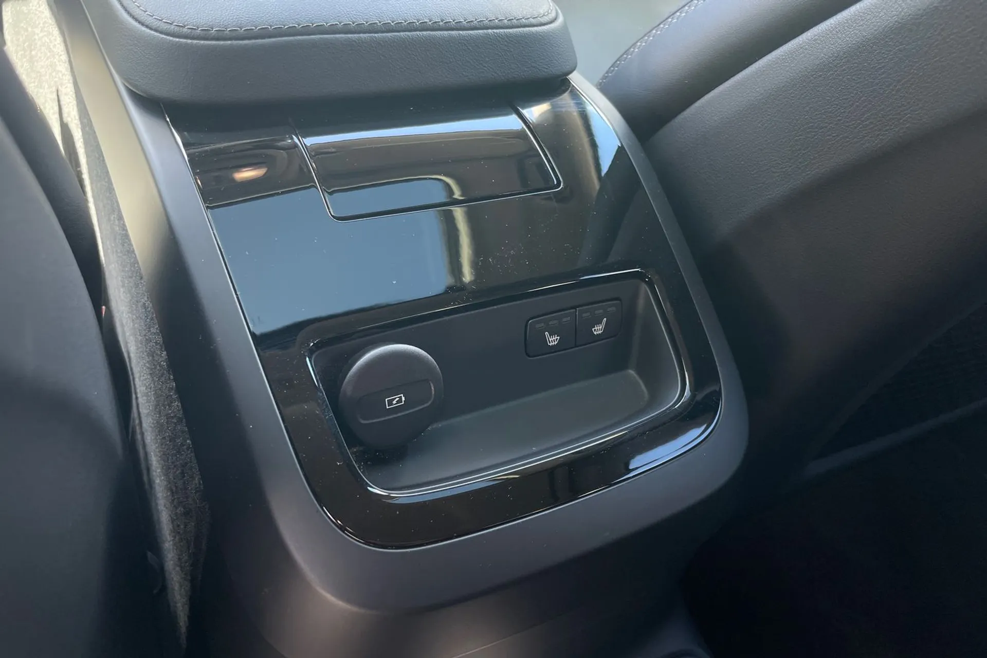 Volvo S90 thumbnail image number 31