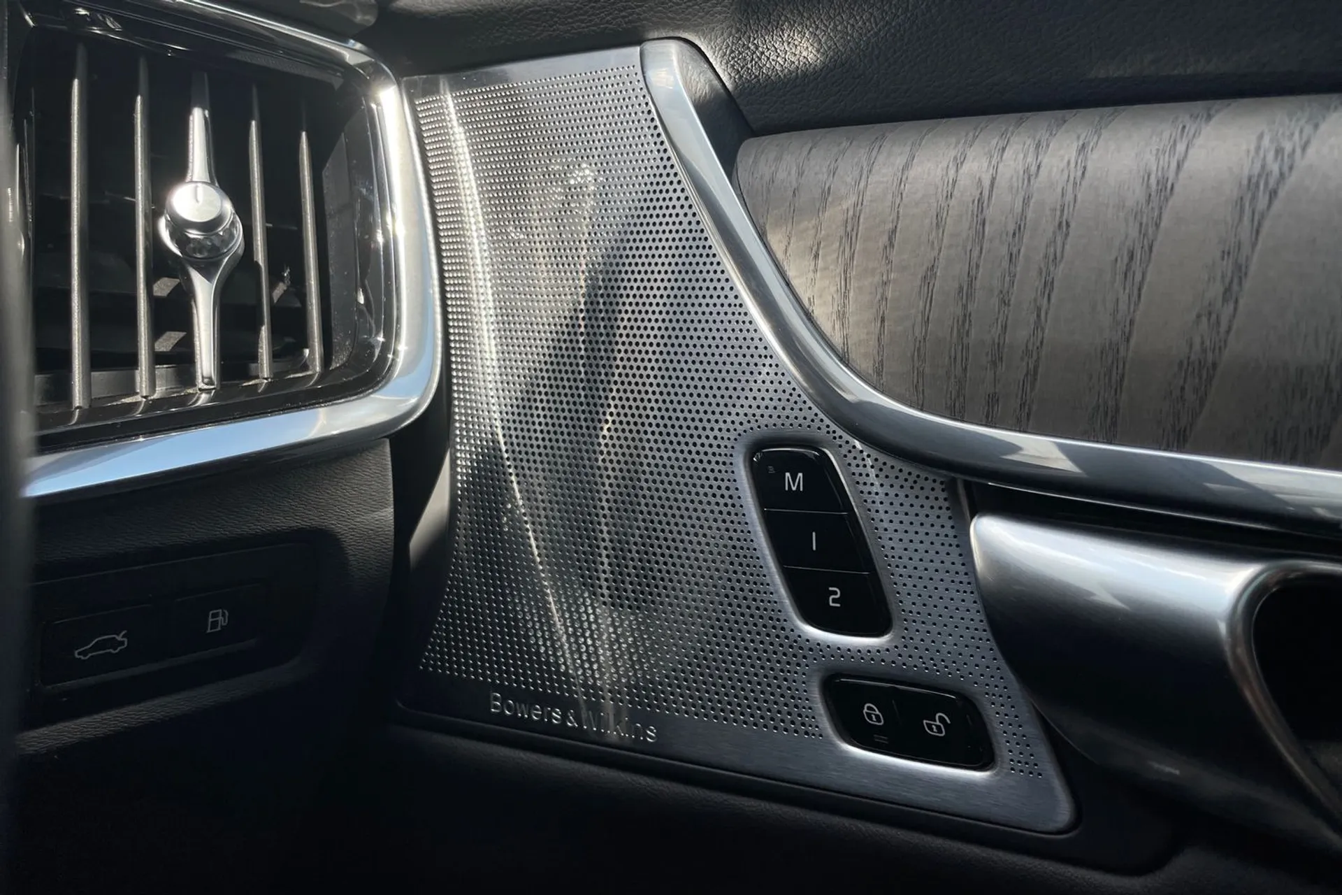 Volvo S90 thumbnail image number 44