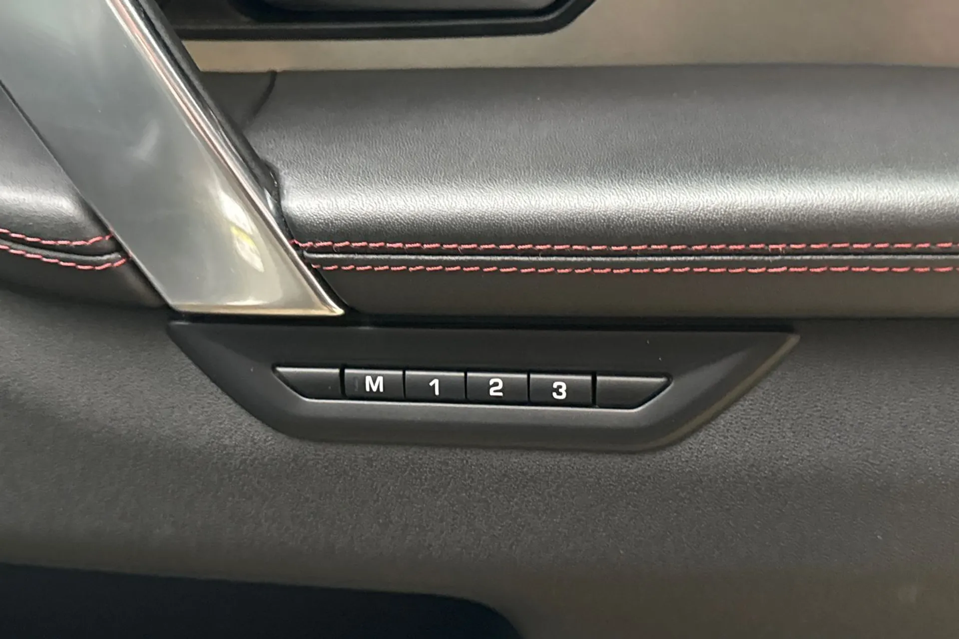 LAND ROVER DISCOVERY SPORT thumbnail image number 25