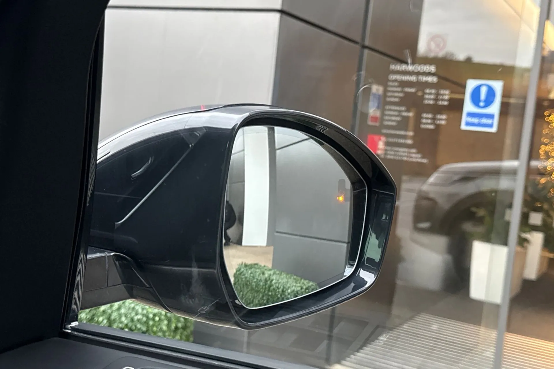 LAND ROVER DISCOVERY SPORT thumbnail image number 9