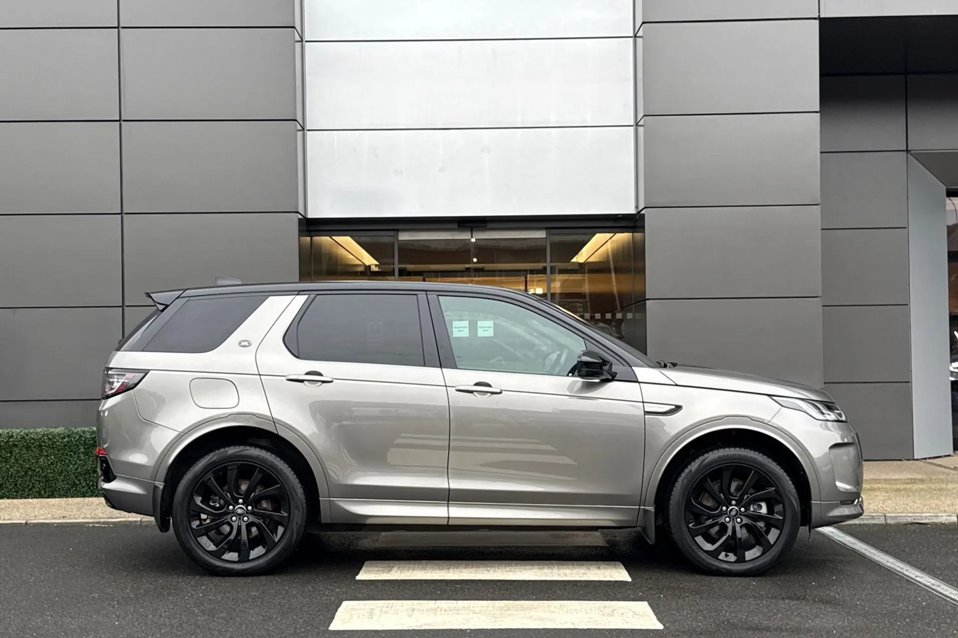 LAND ROVER DISCOVERY SPORT thumbnail image number 2