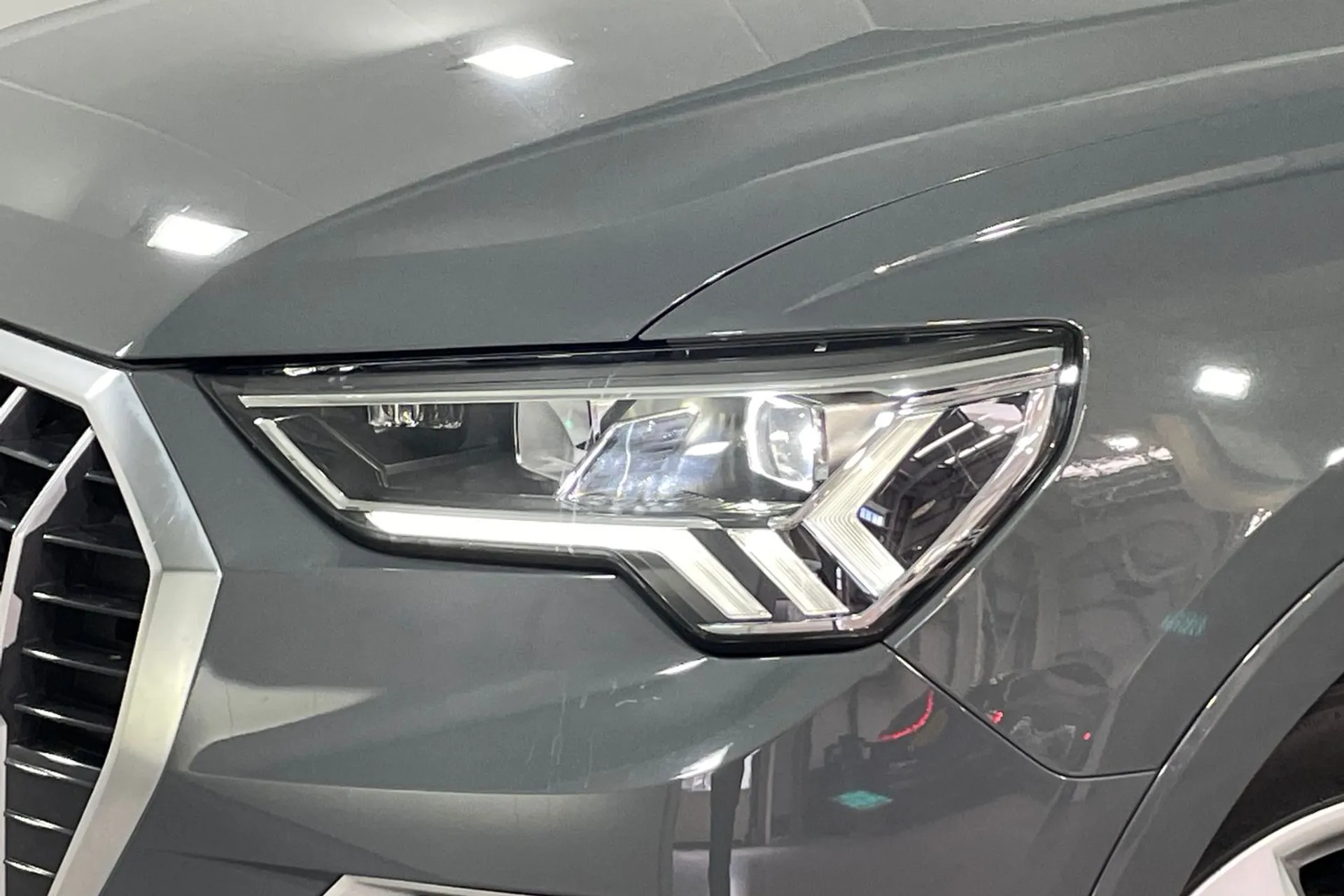 Audi Q3 thumbnail image number 25