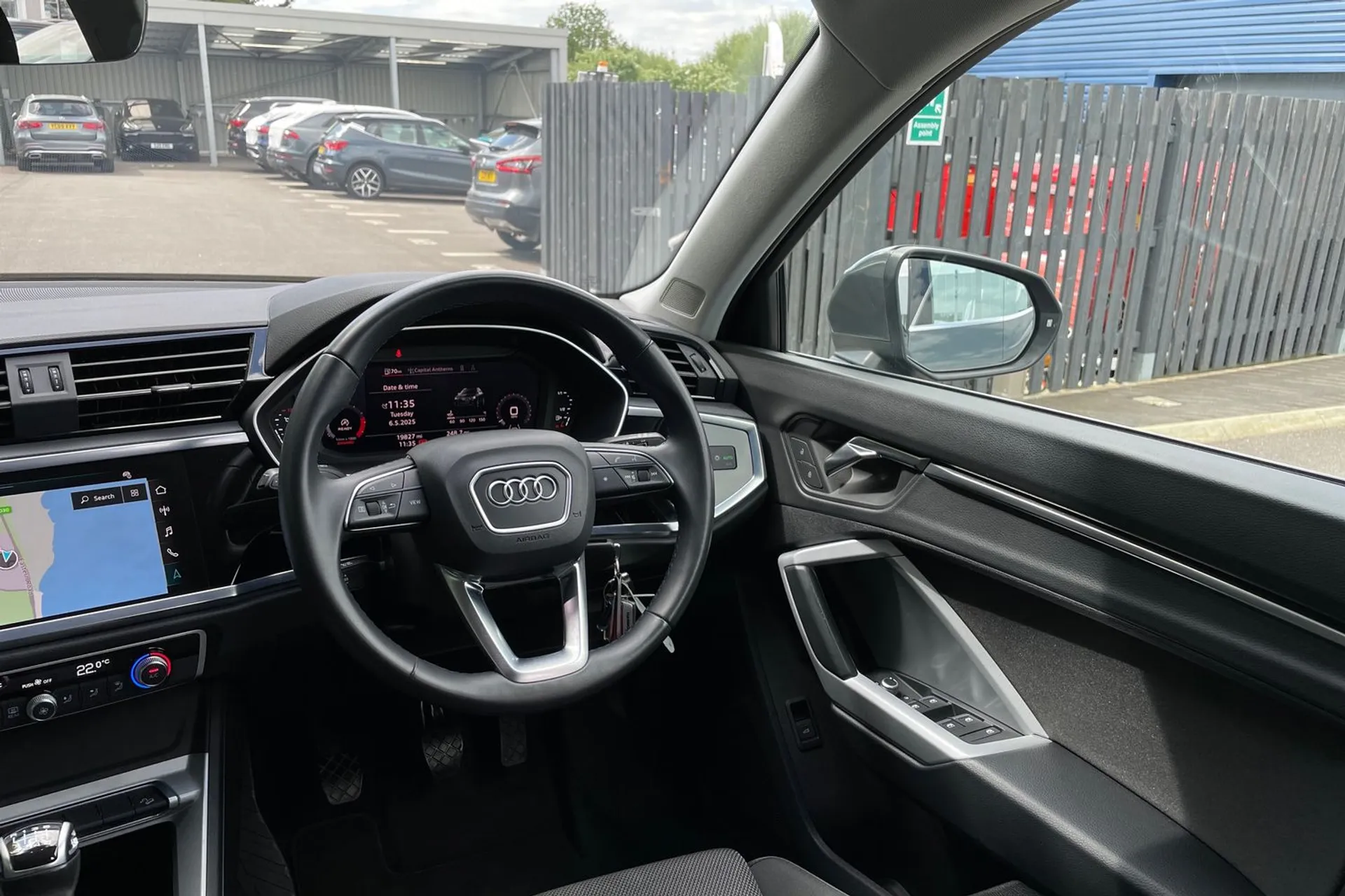 Audi Q3 thumbnail image number 38