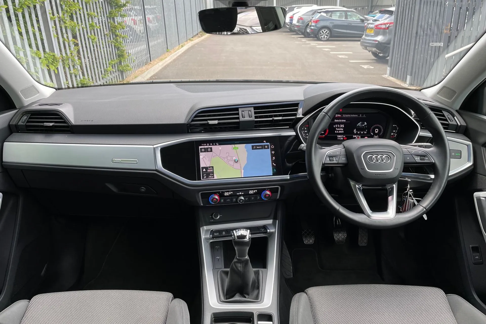 Audi Q3 thumbnail image number 3