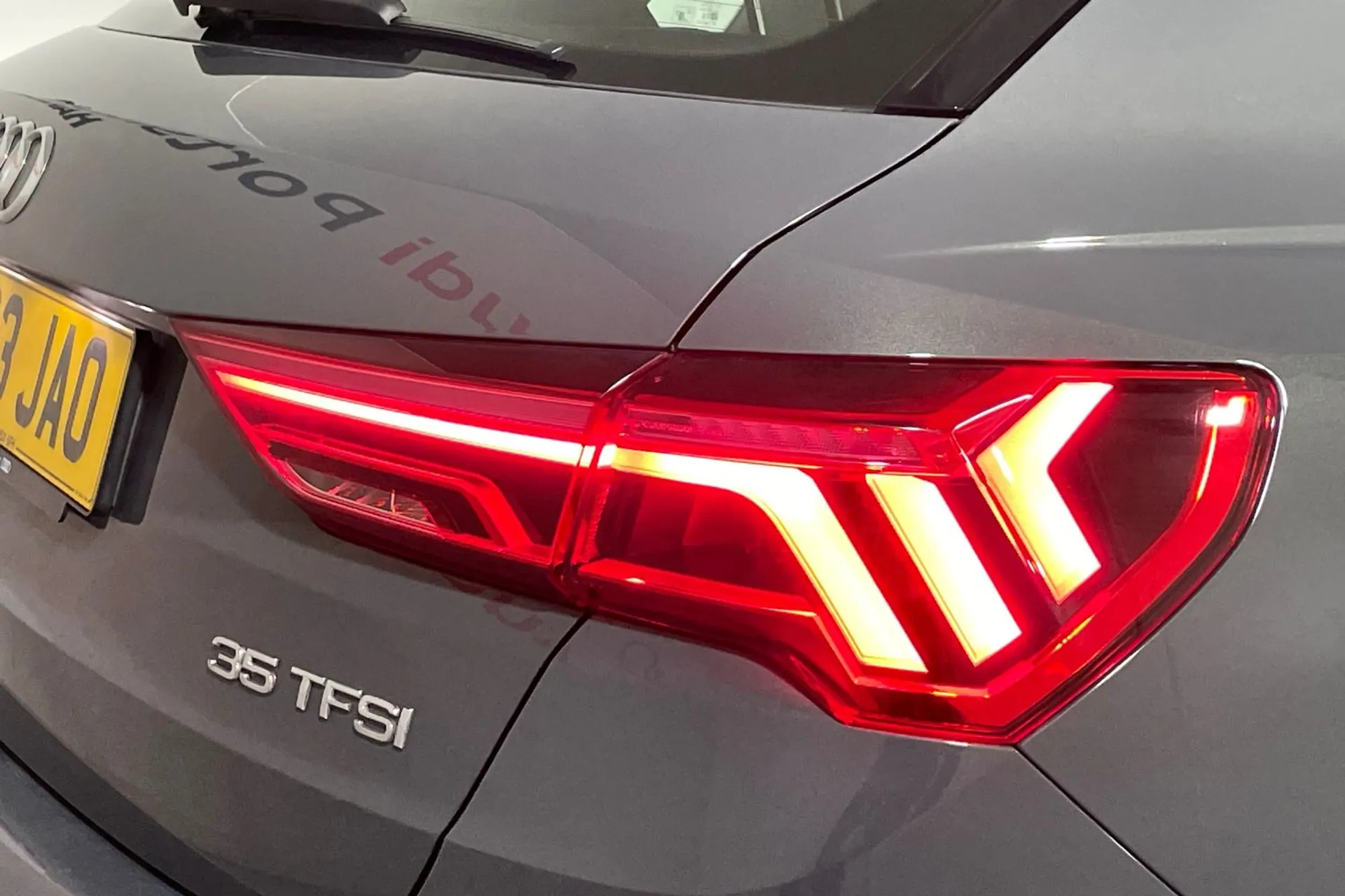 Audi Q3 thumbnail image number 17