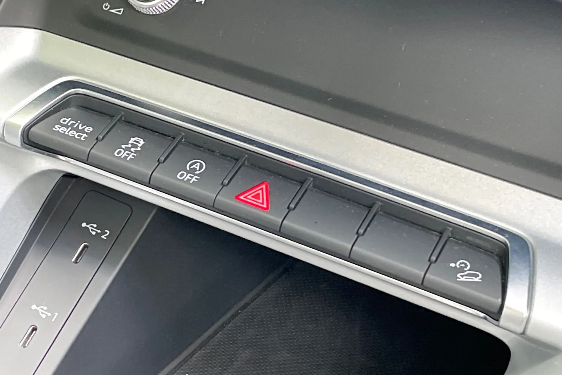 Audi Q3 thumbnail image number 35