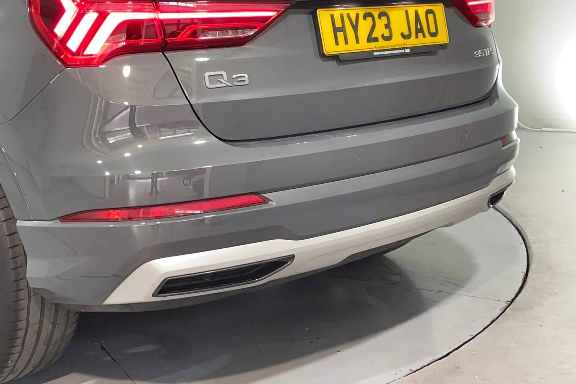 Audi Q3 thumbnail image number 16