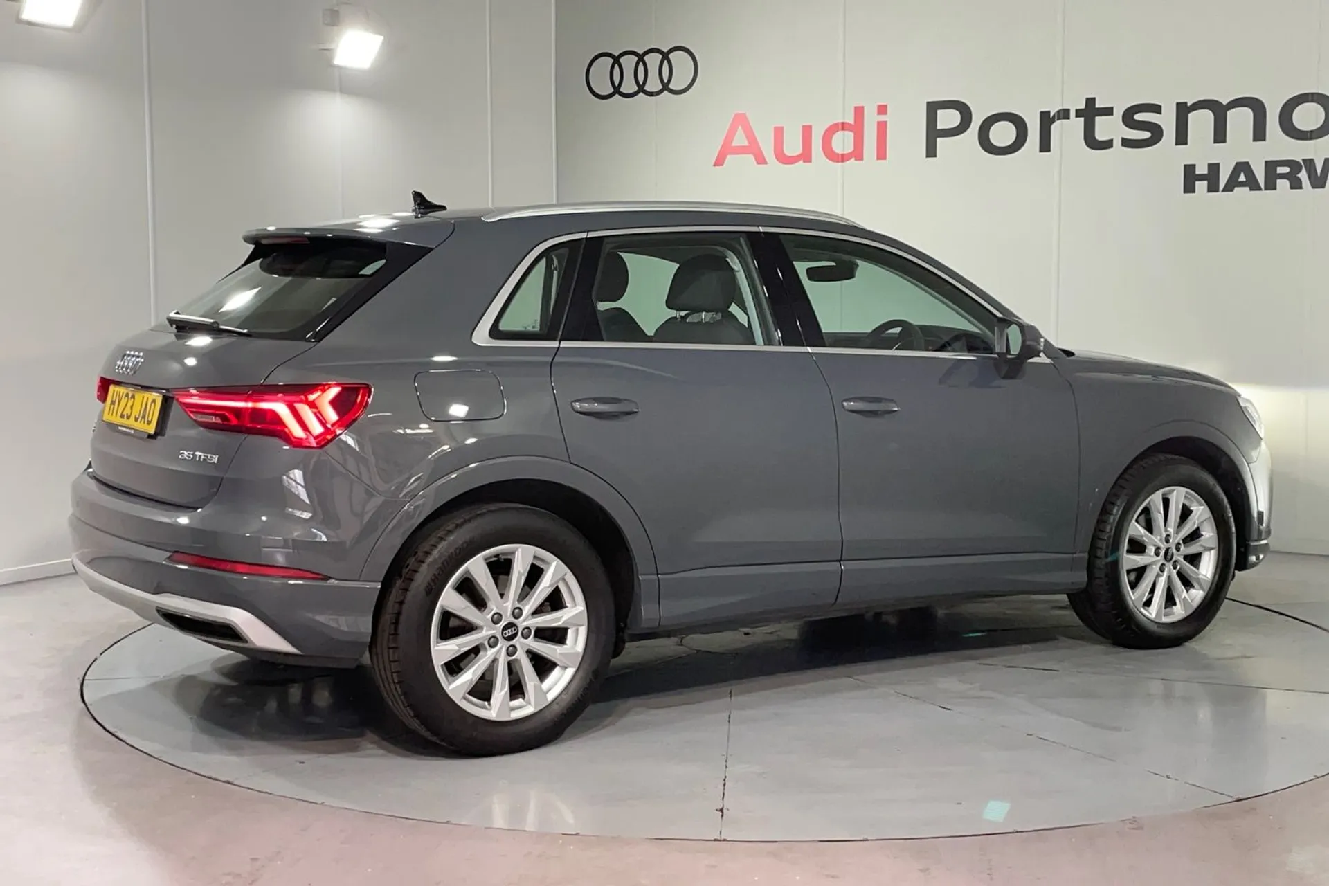 Audi Q3 thumbnail image number 9