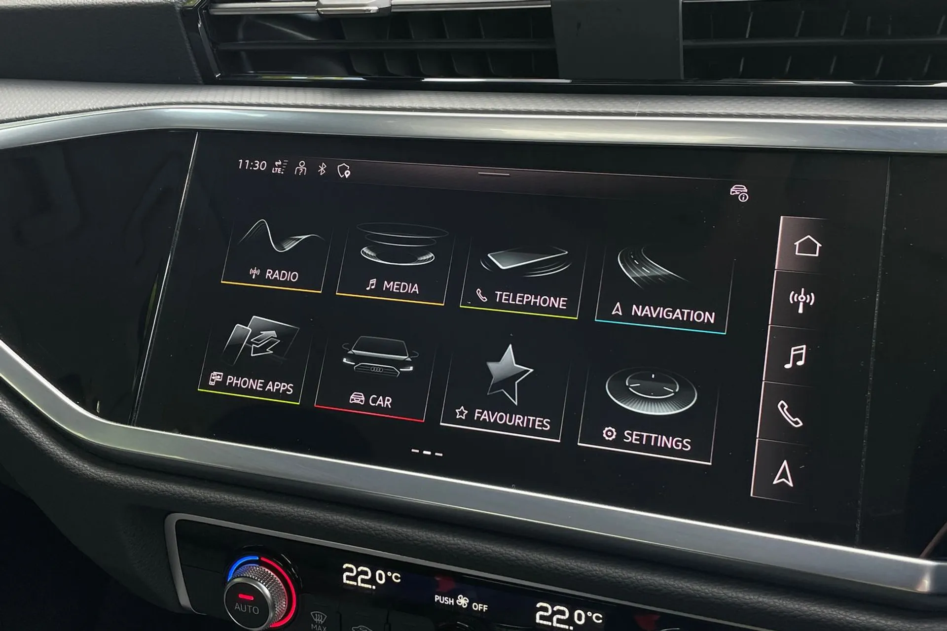 Audi Q3 thumbnail image number 24