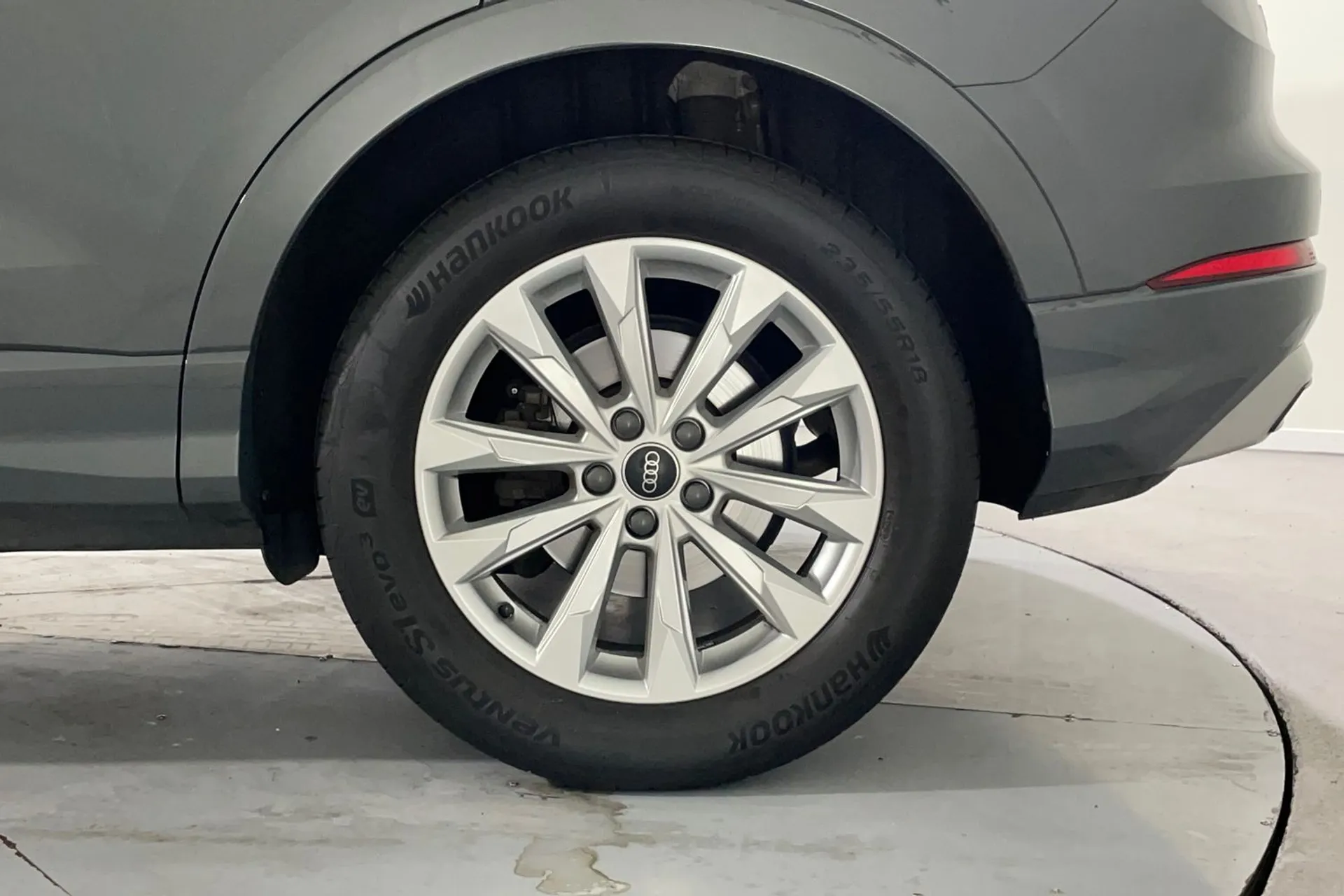 Audi Q3 thumbnail image number 12