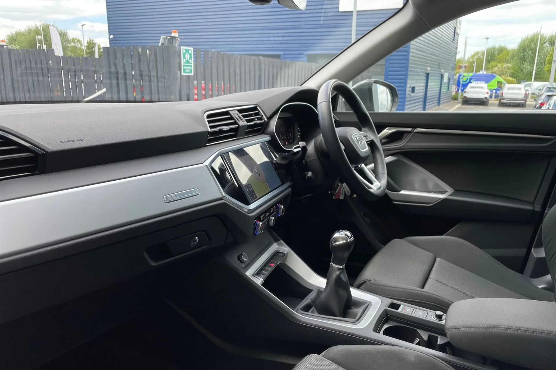 Audi Q3 thumbnail image number 29