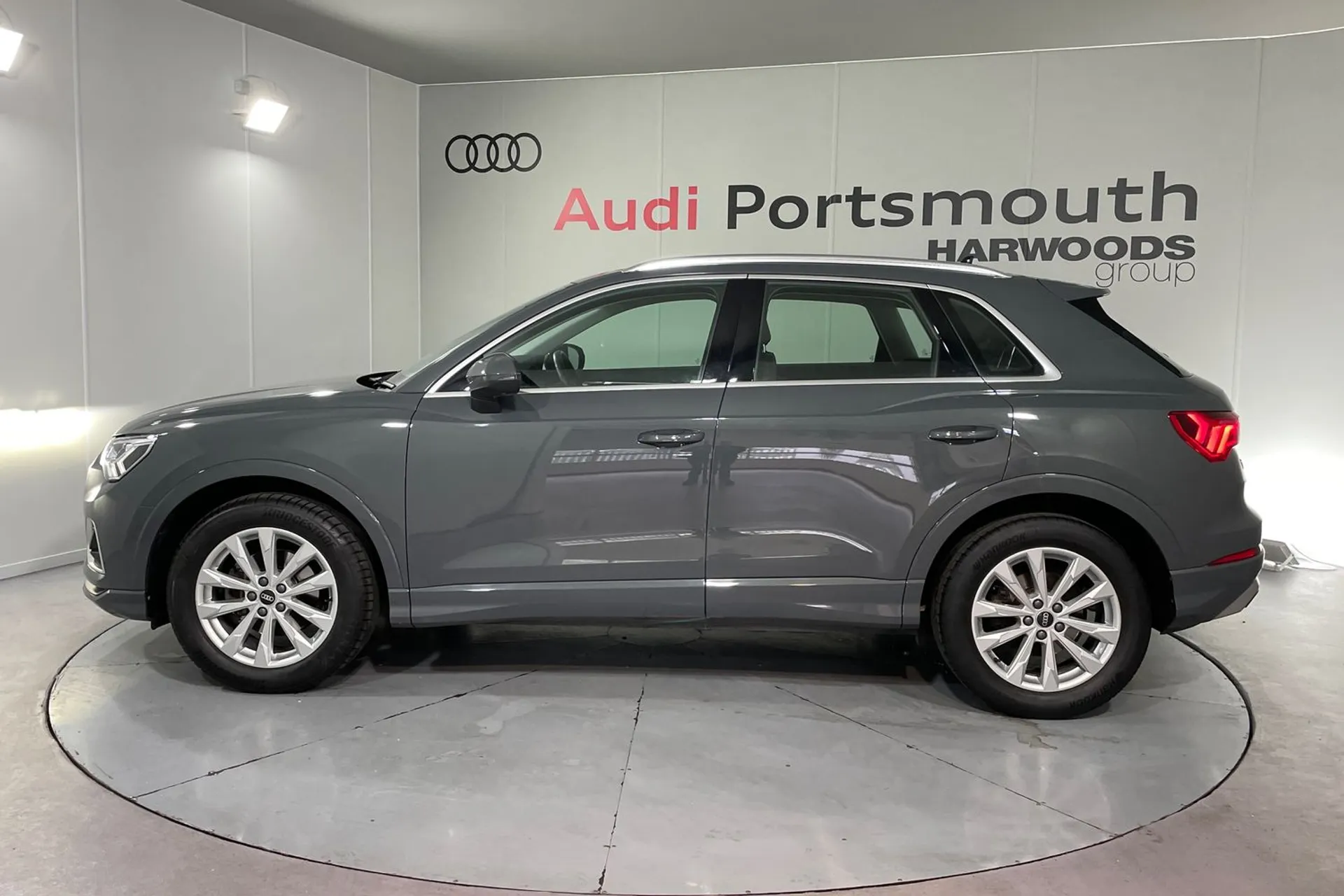 Audi Q3 thumbnail image number 11