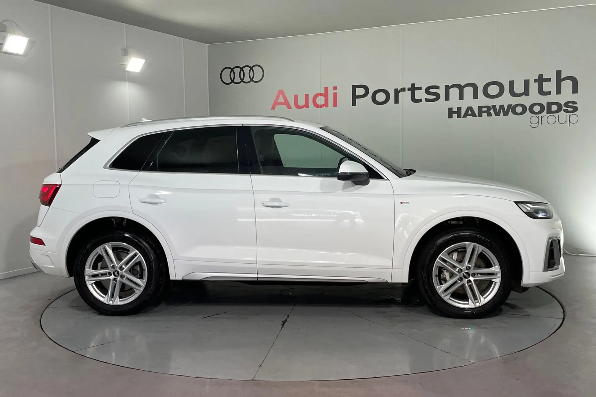 Audi Q5 thumbnail image number 2