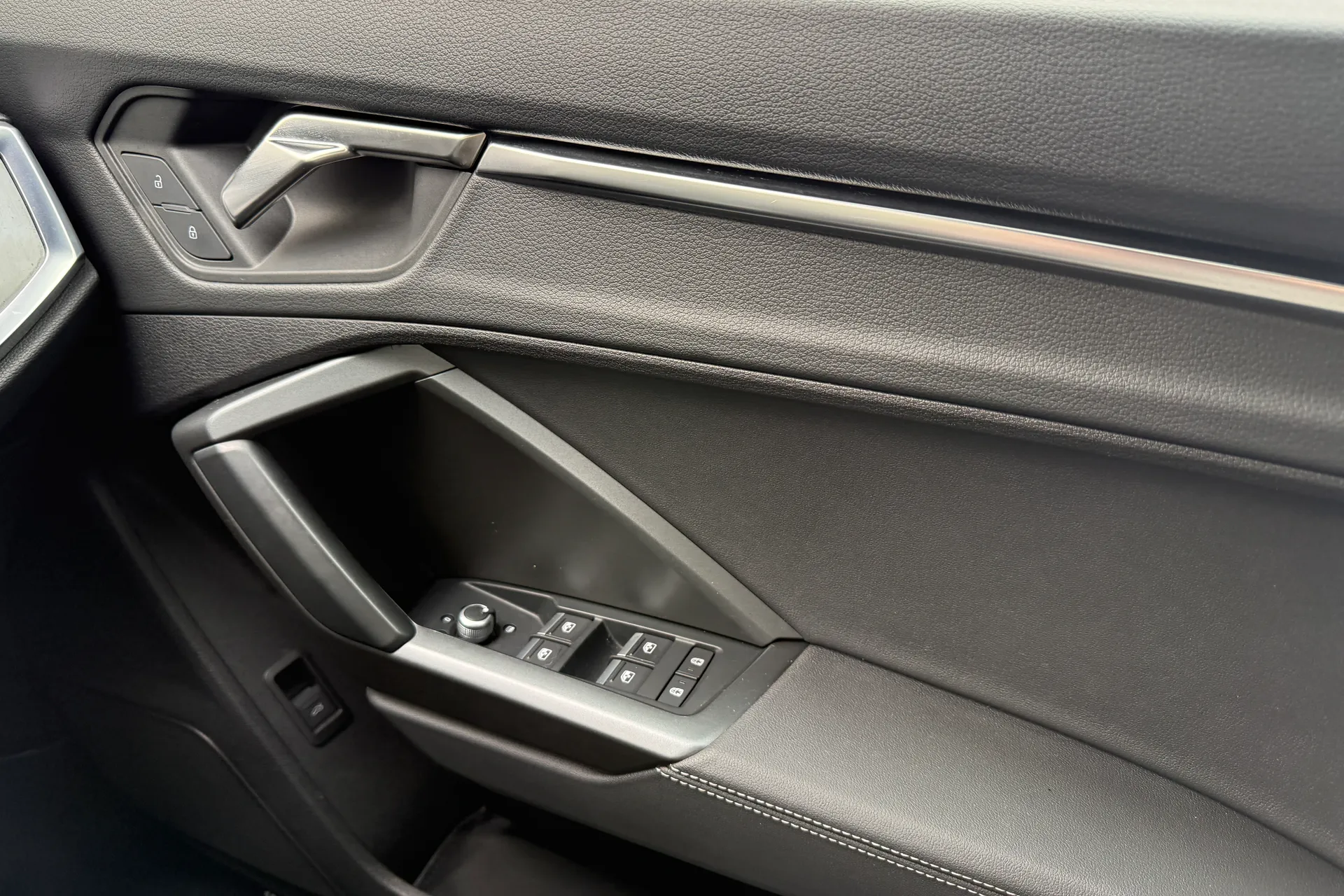 Audi Q3 thumbnail image number 12