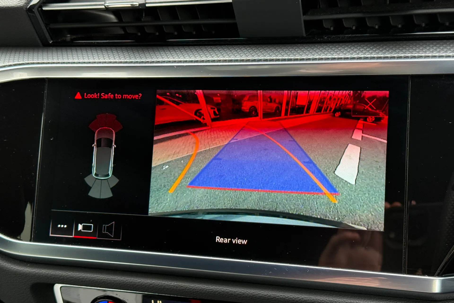 Audi Q3 thumbnail image number 4