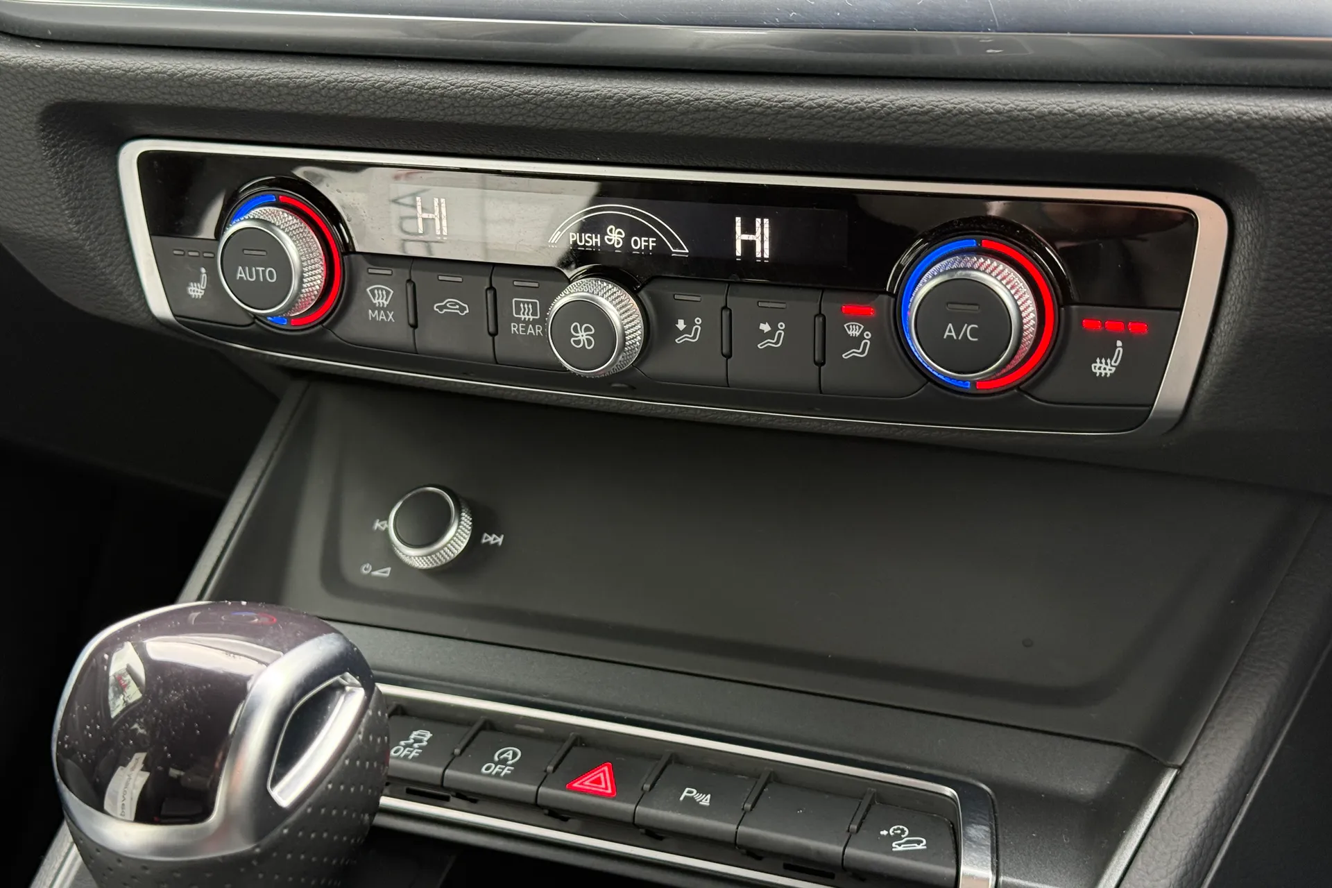 Audi Q3 thumbnail image number 11