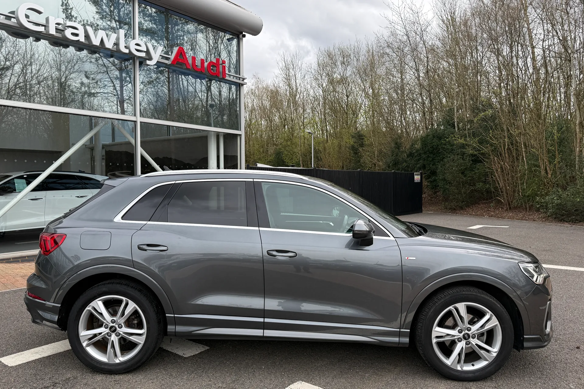 Audi Q3 thumbnail image number 2