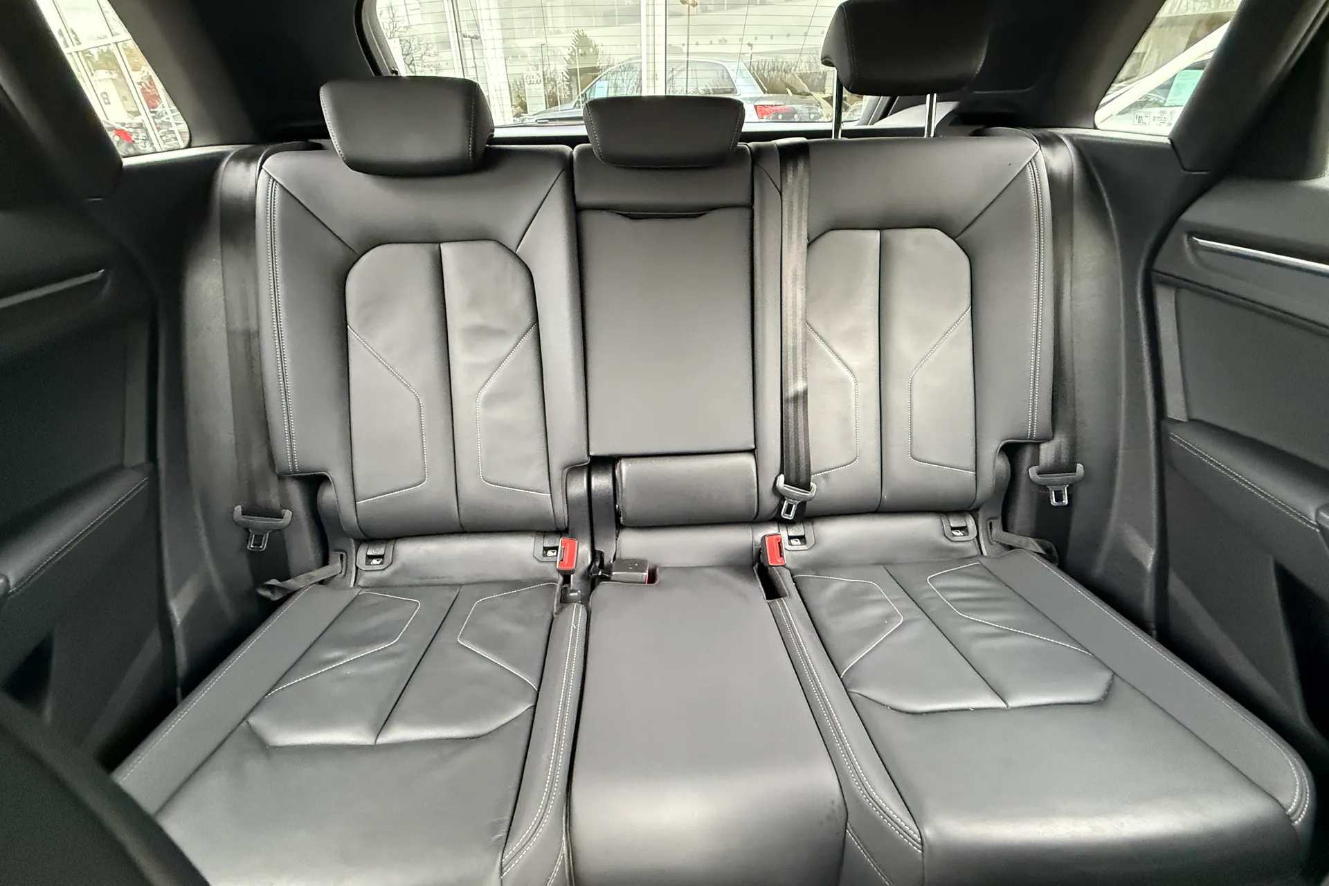 Audi Q3 thumbnail image number 24