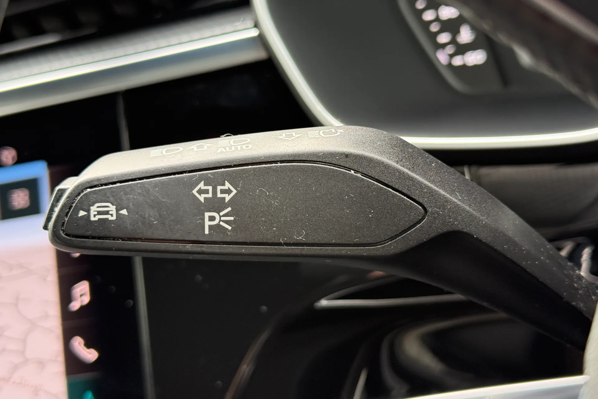 Audi Q3 thumbnail image number 18