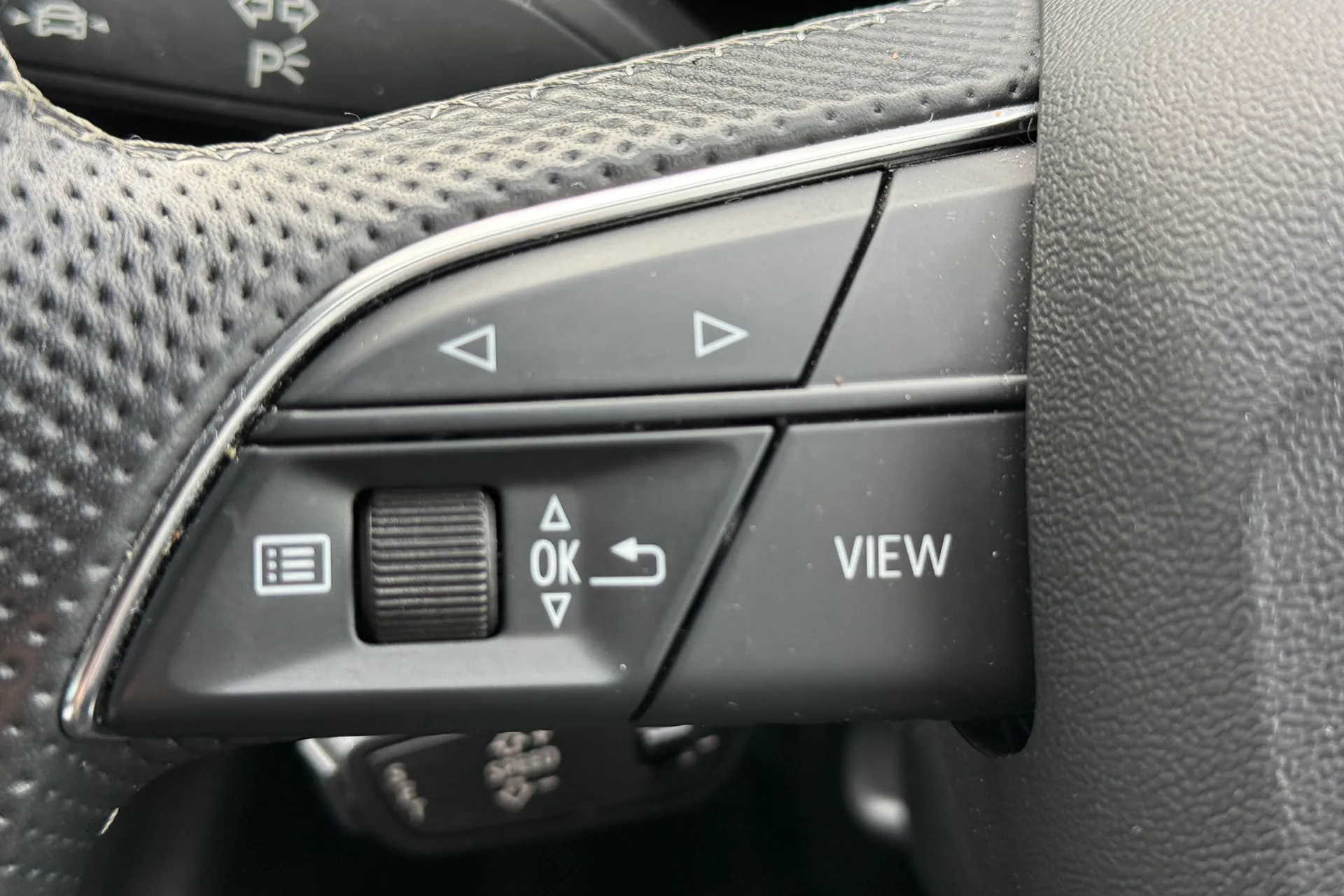 Audi Q3 thumbnail image number 21