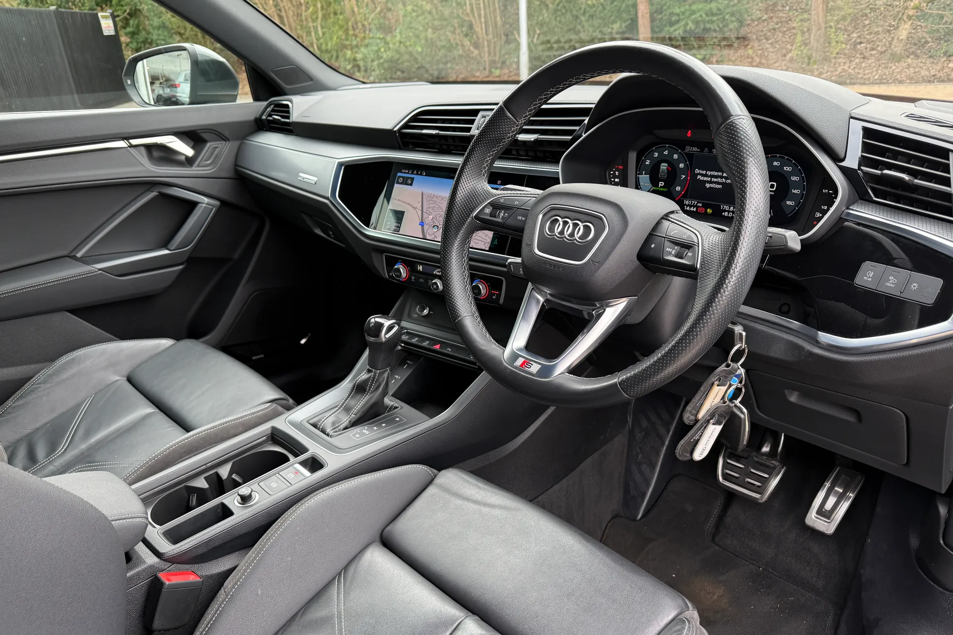 Audi Q3 thumbnail image number 26