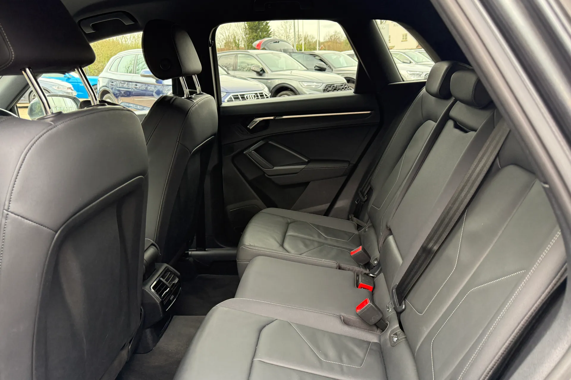 Audi Q3 thumbnail image number 49