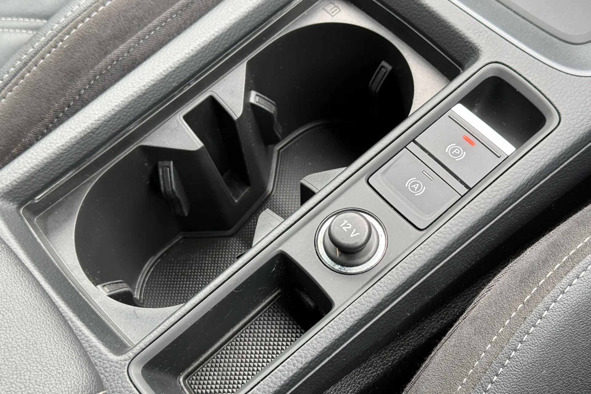 Audi Q3 thumbnail image number 25