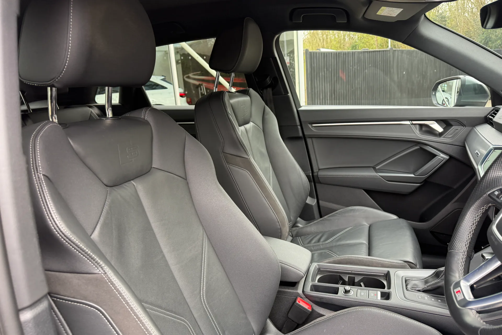 Audi Q3 thumbnail image number 27