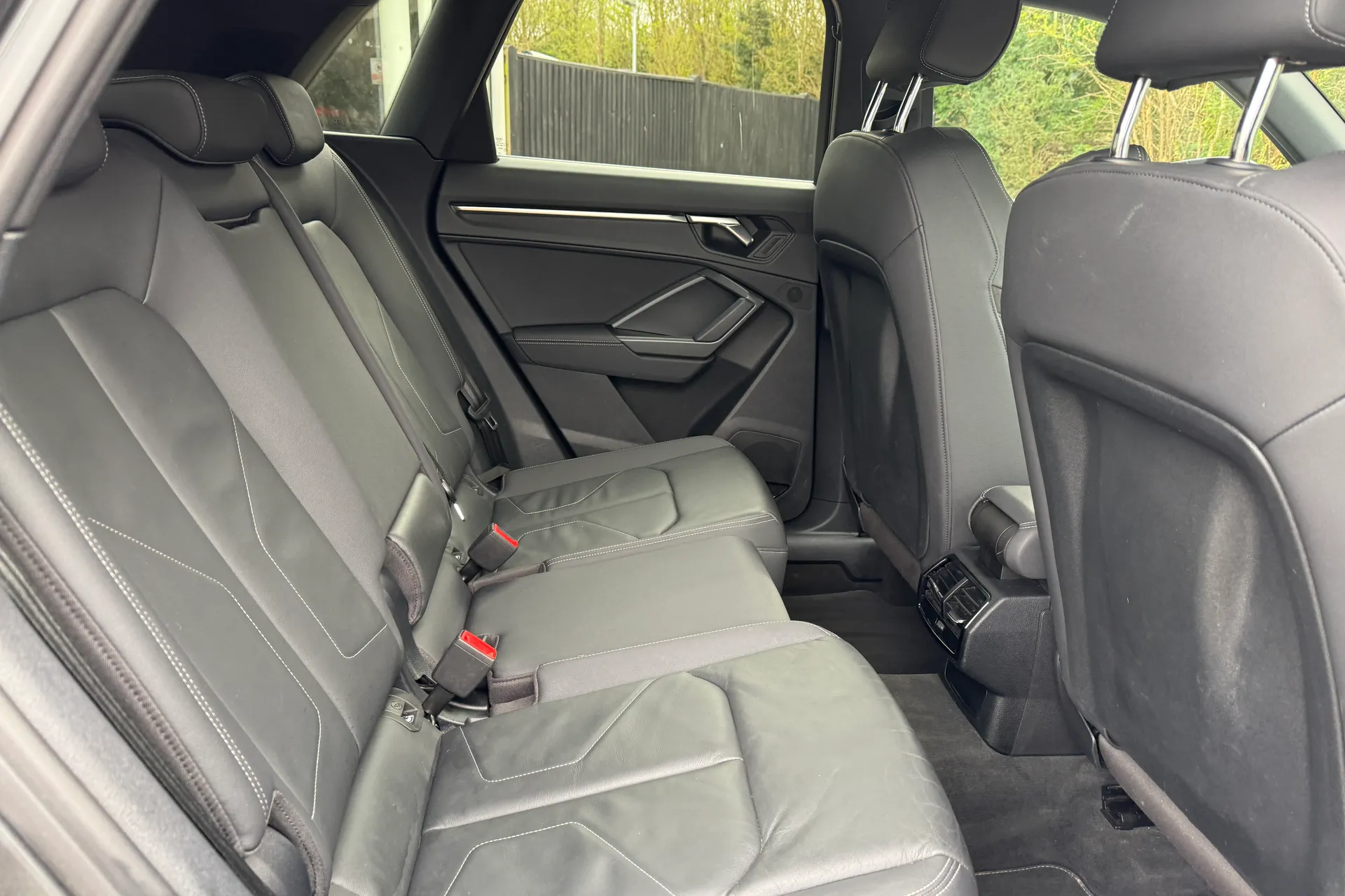 Audi Q3 thumbnail image number 32