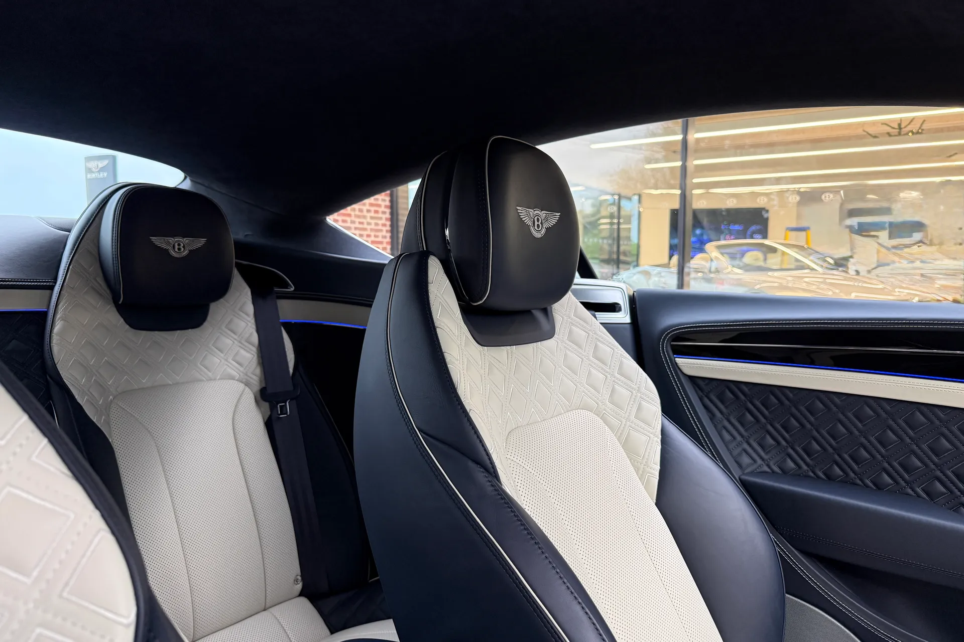 Bentley CONTINENTAL GT thumbnail image number 39