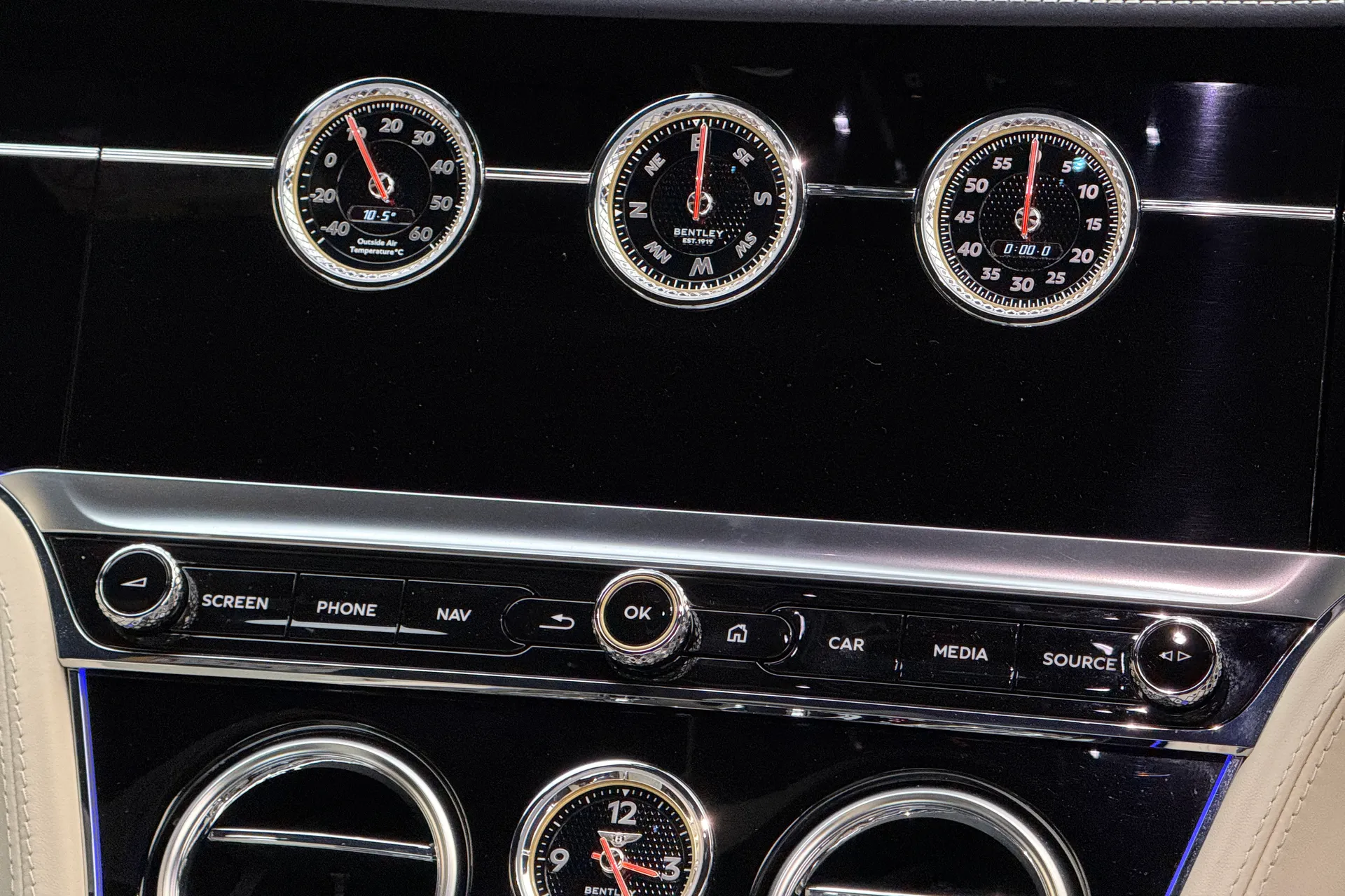 Bentley CONTINENTAL GT thumbnail image number 25