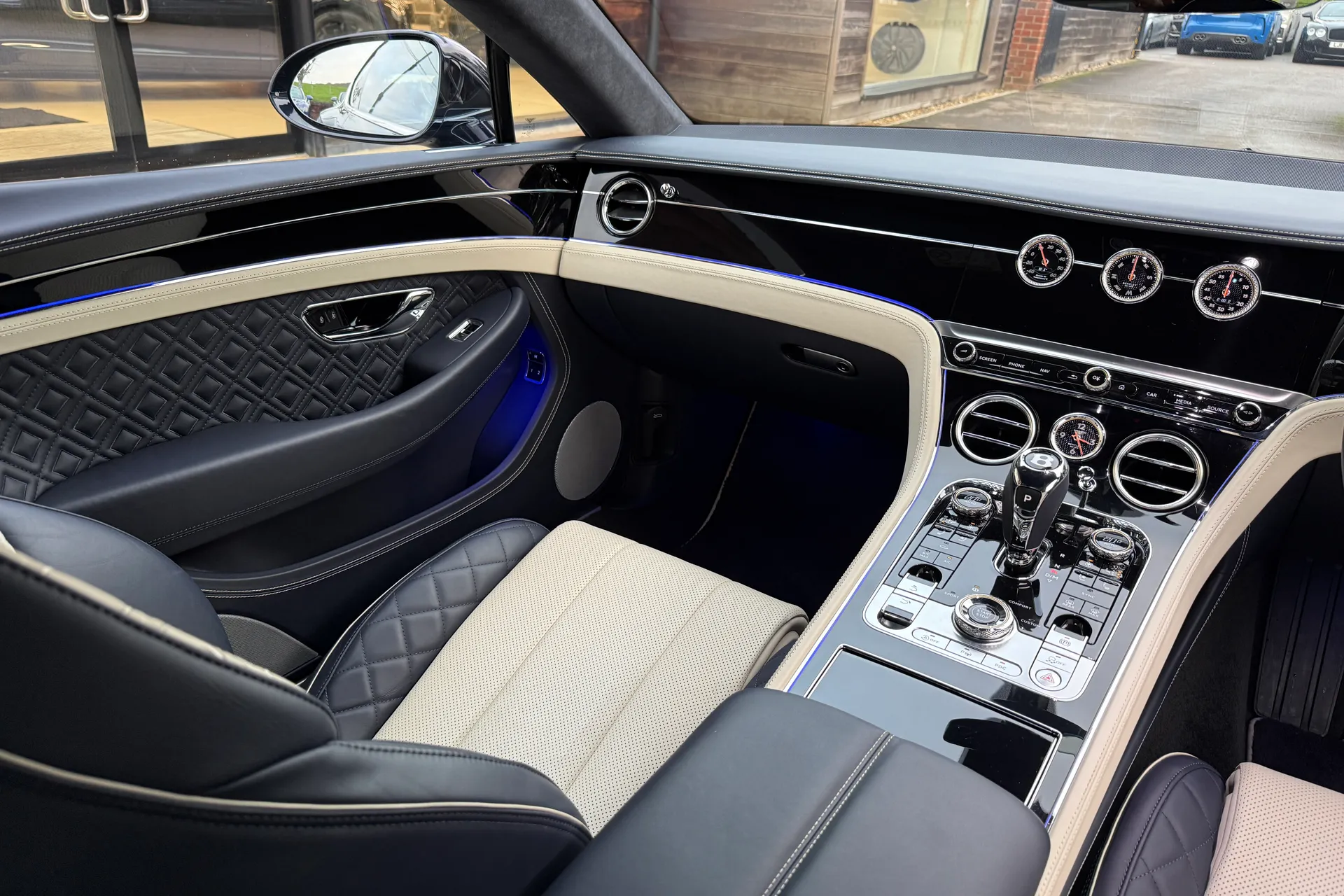 Bentley CONTINENTAL GT thumbnail image number 23