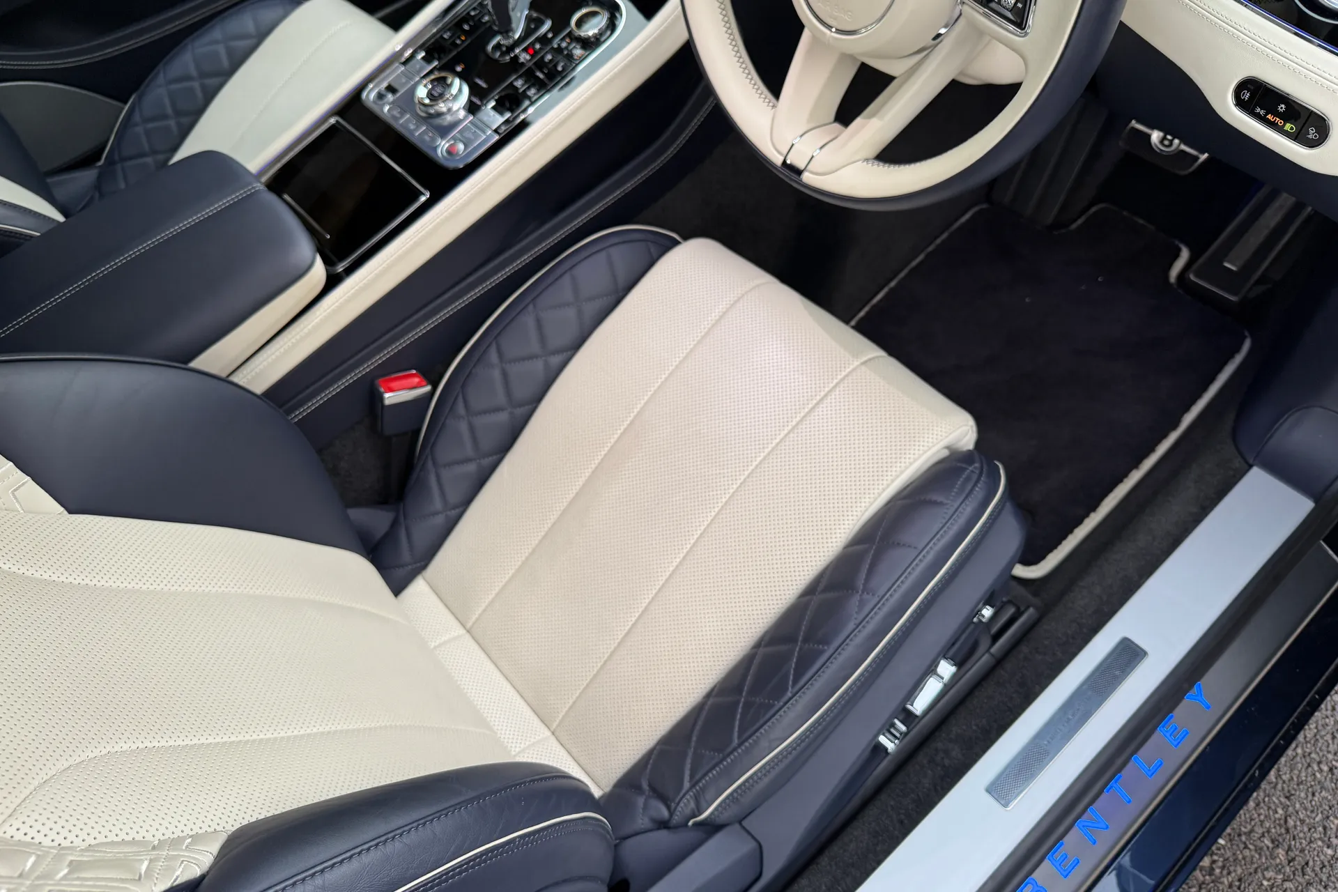 Bentley CONTINENTAL GT thumbnail image number 21