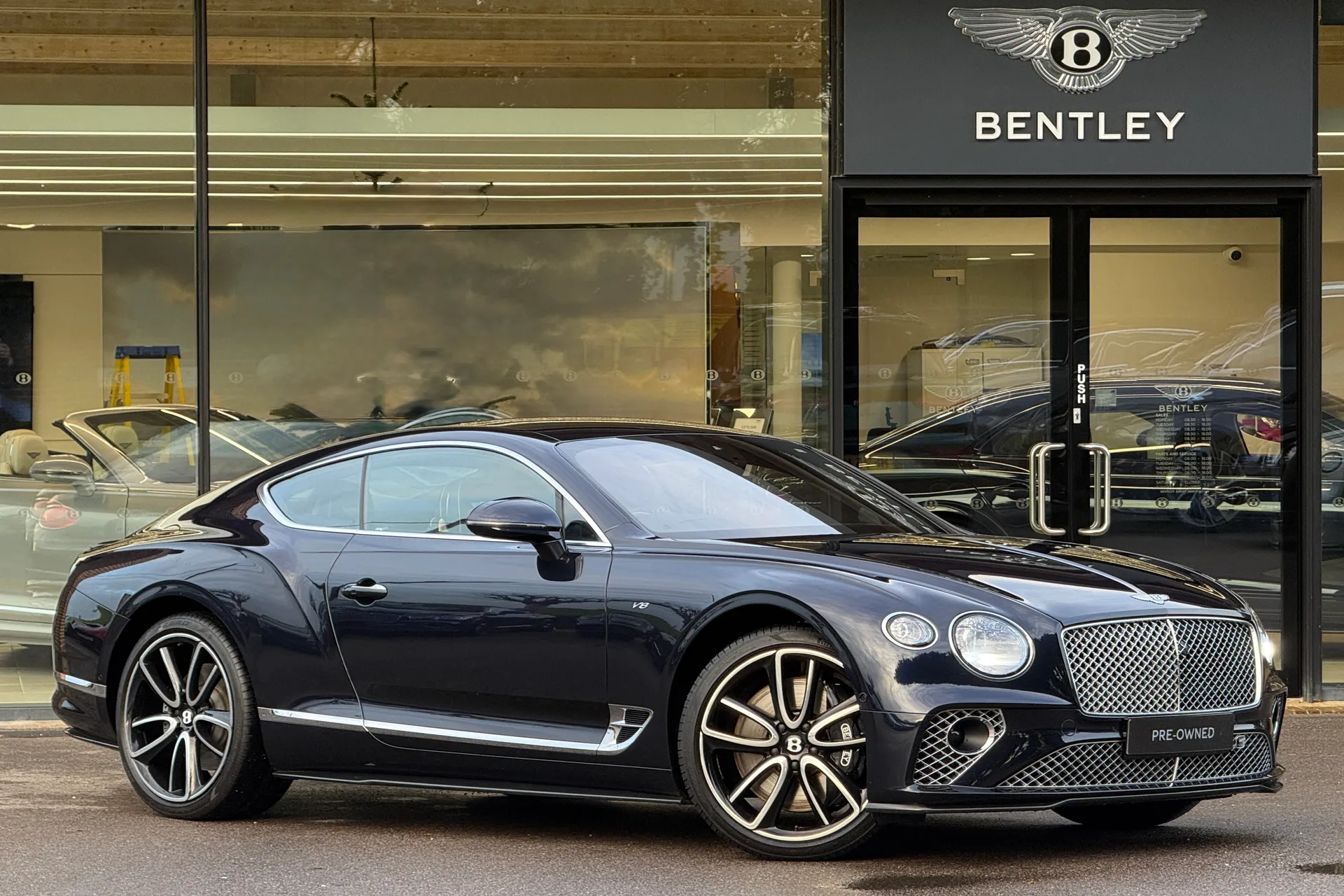 Bentley CONTINENTAL GT focused image