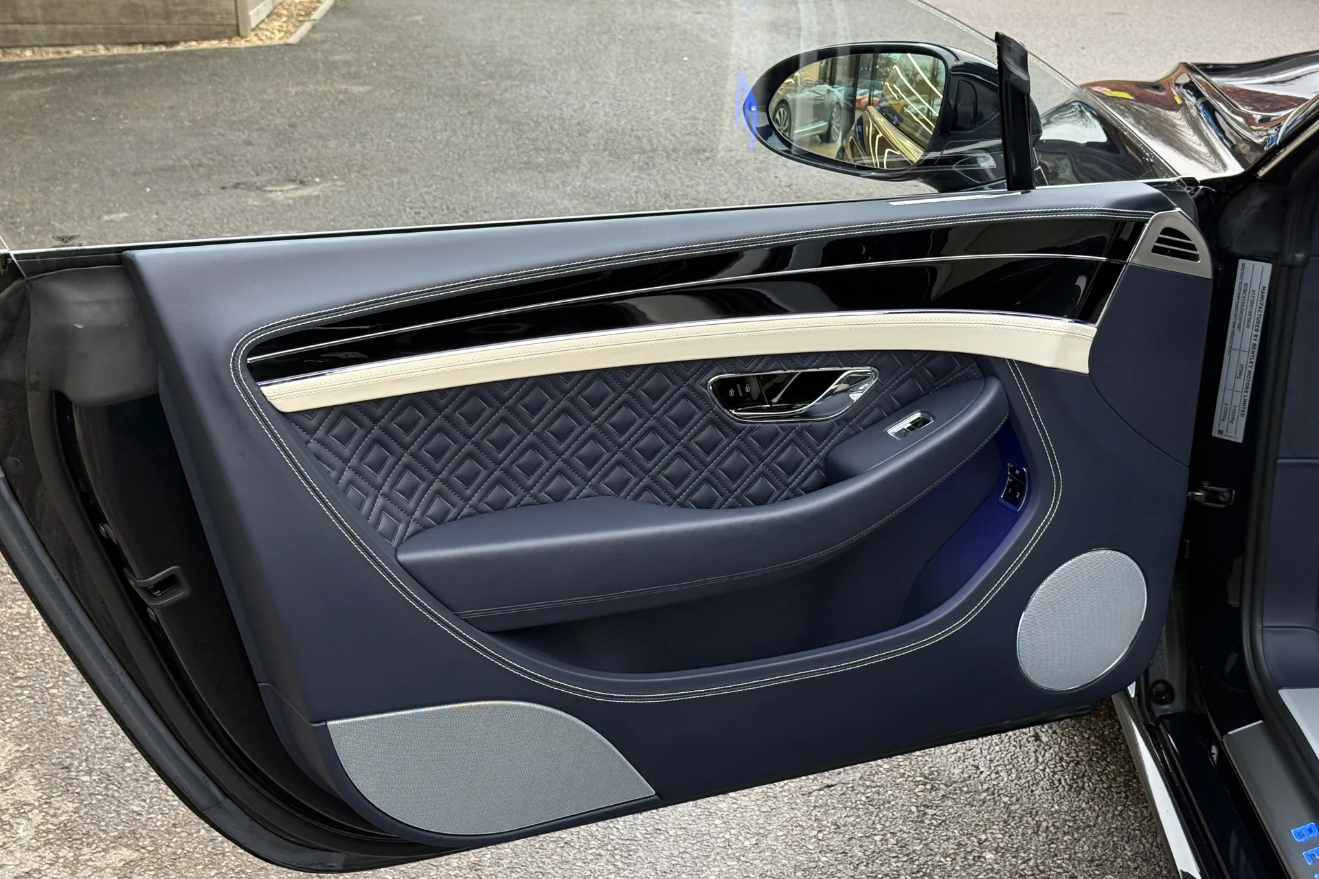 Bentley CONTINENTAL GT thumbnail image number 18