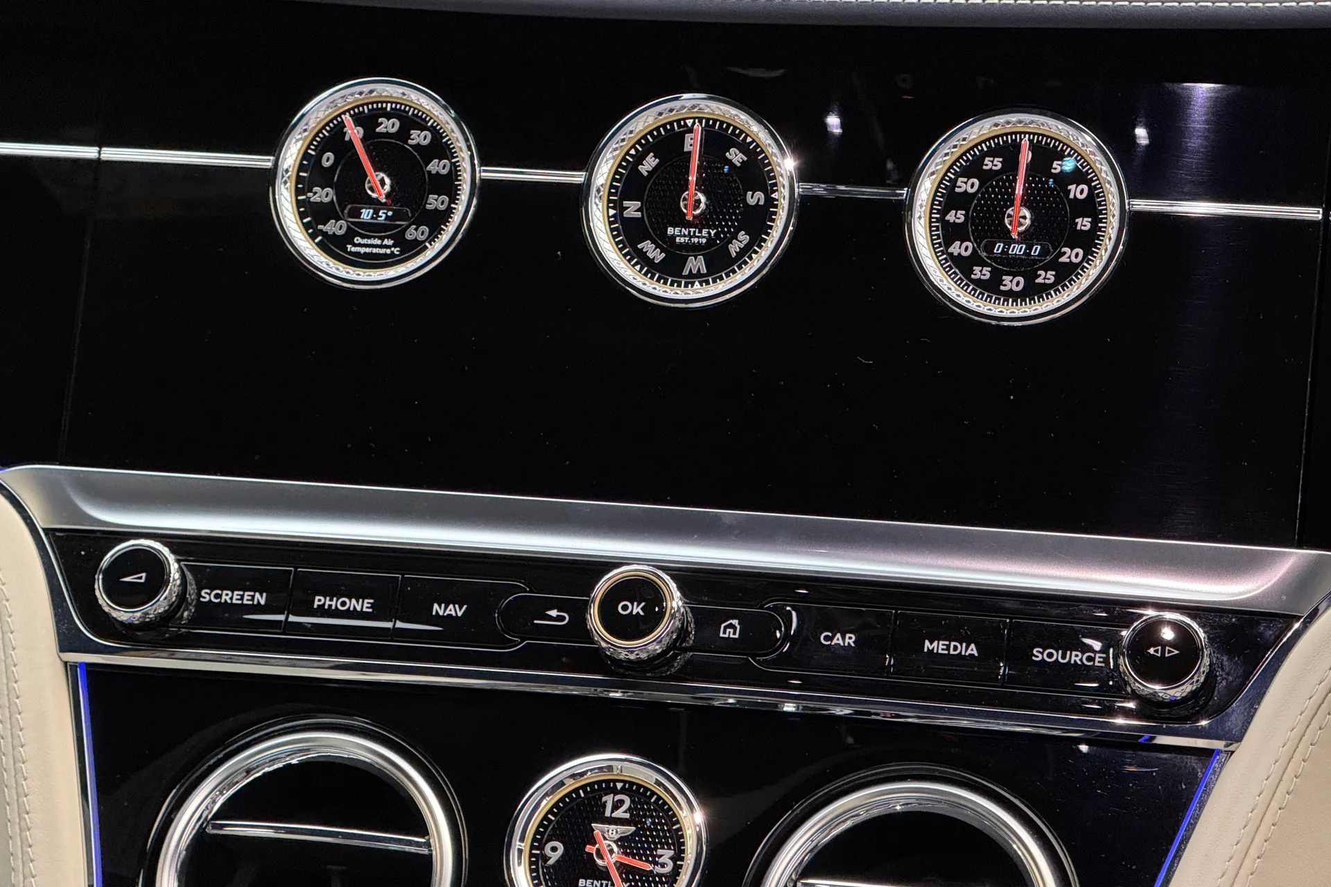 Bentley CONTINENTAL GT thumbnail image number 24