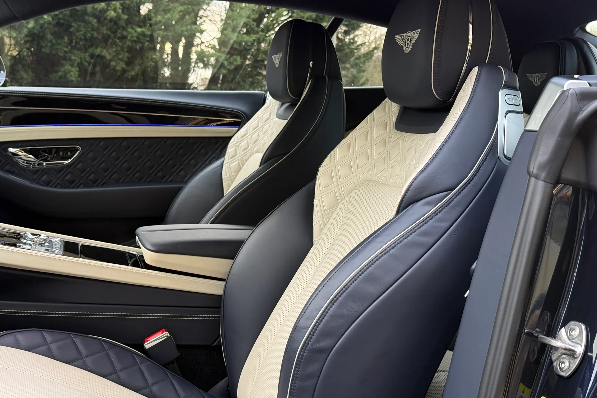 Bentley CONTINENTAL GT thumbnail image number 19