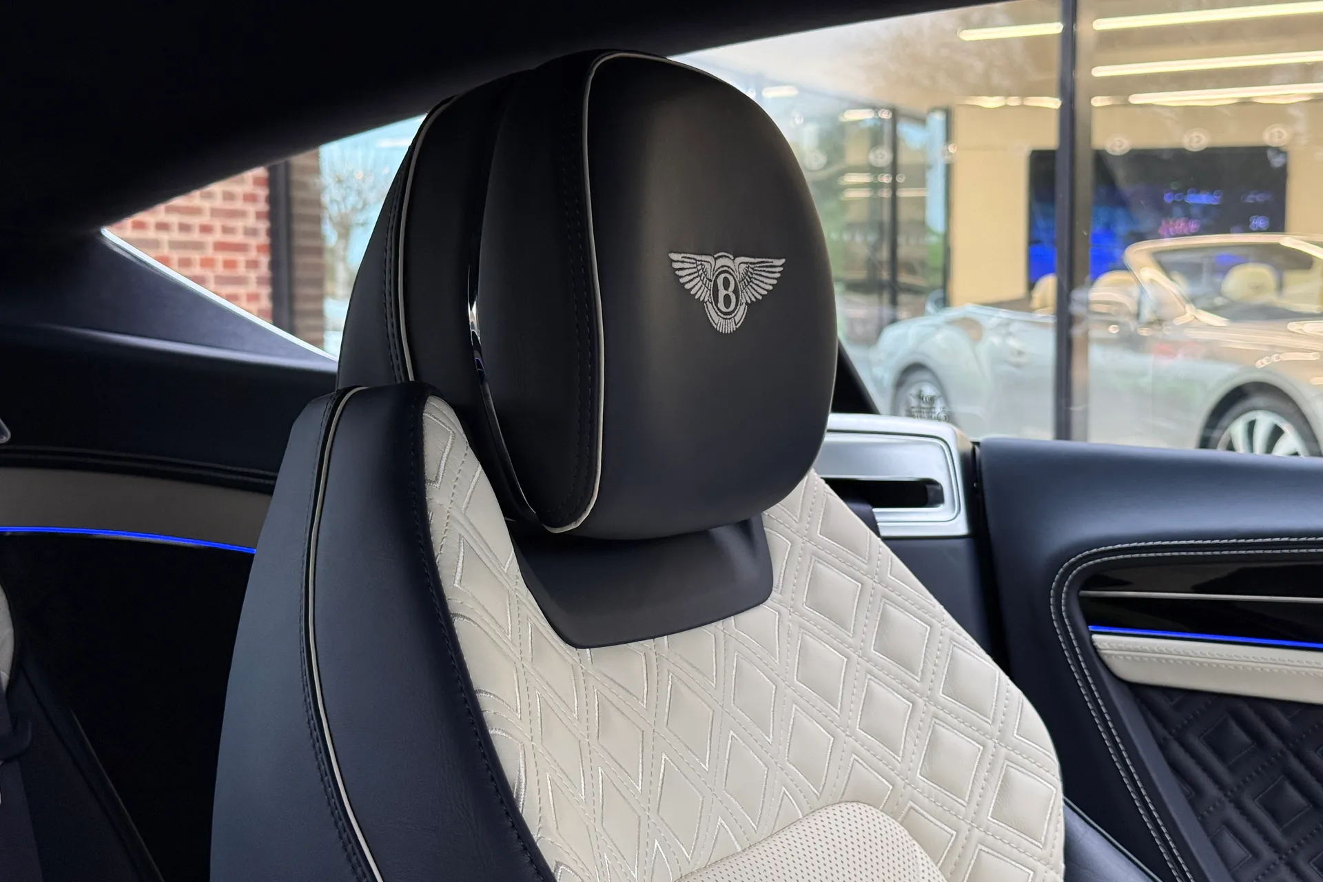 Bentley CONTINENTAL GT thumbnail image number 40