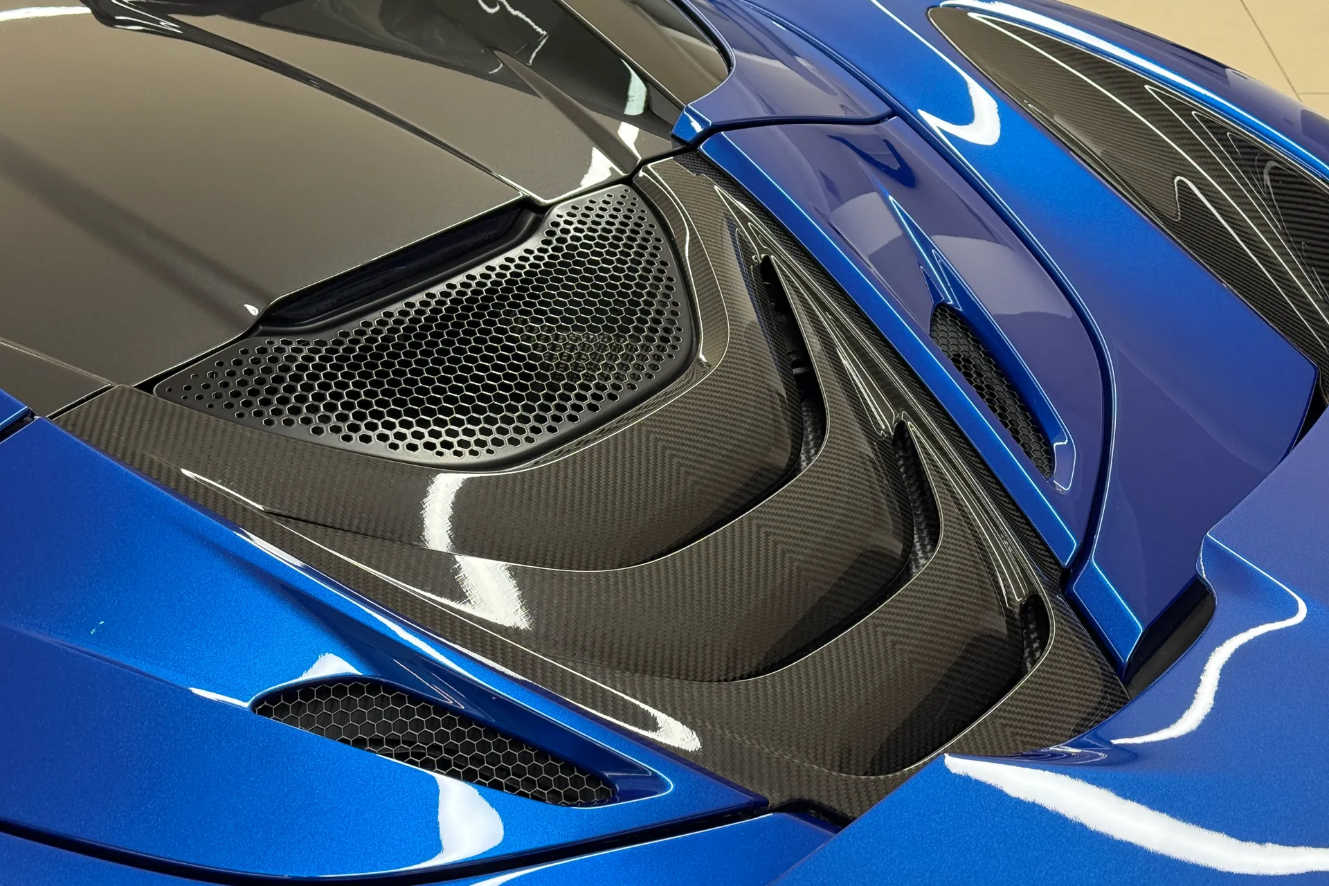 McLaren 720 thumbnail image number 25