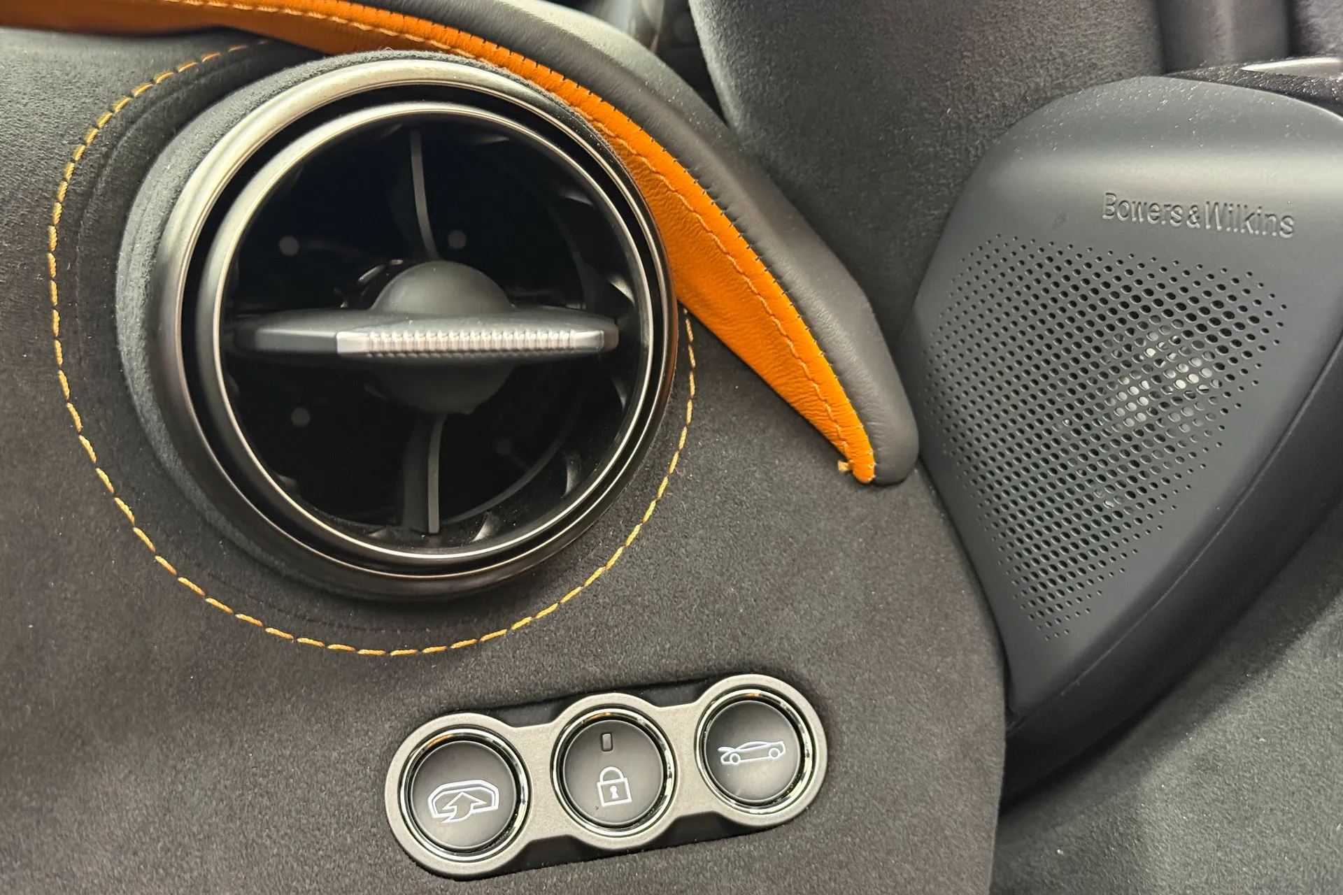 McLaren 720 thumbnail image number 34