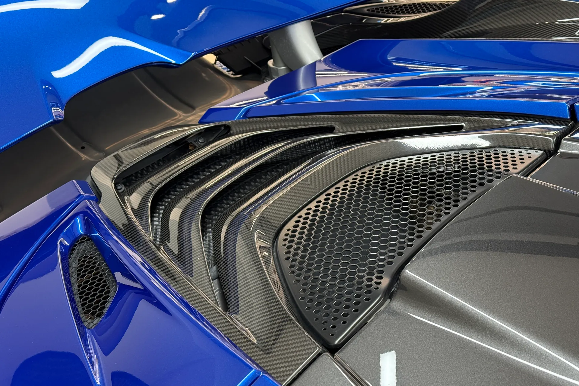 McLaren 720 thumbnail image number 7