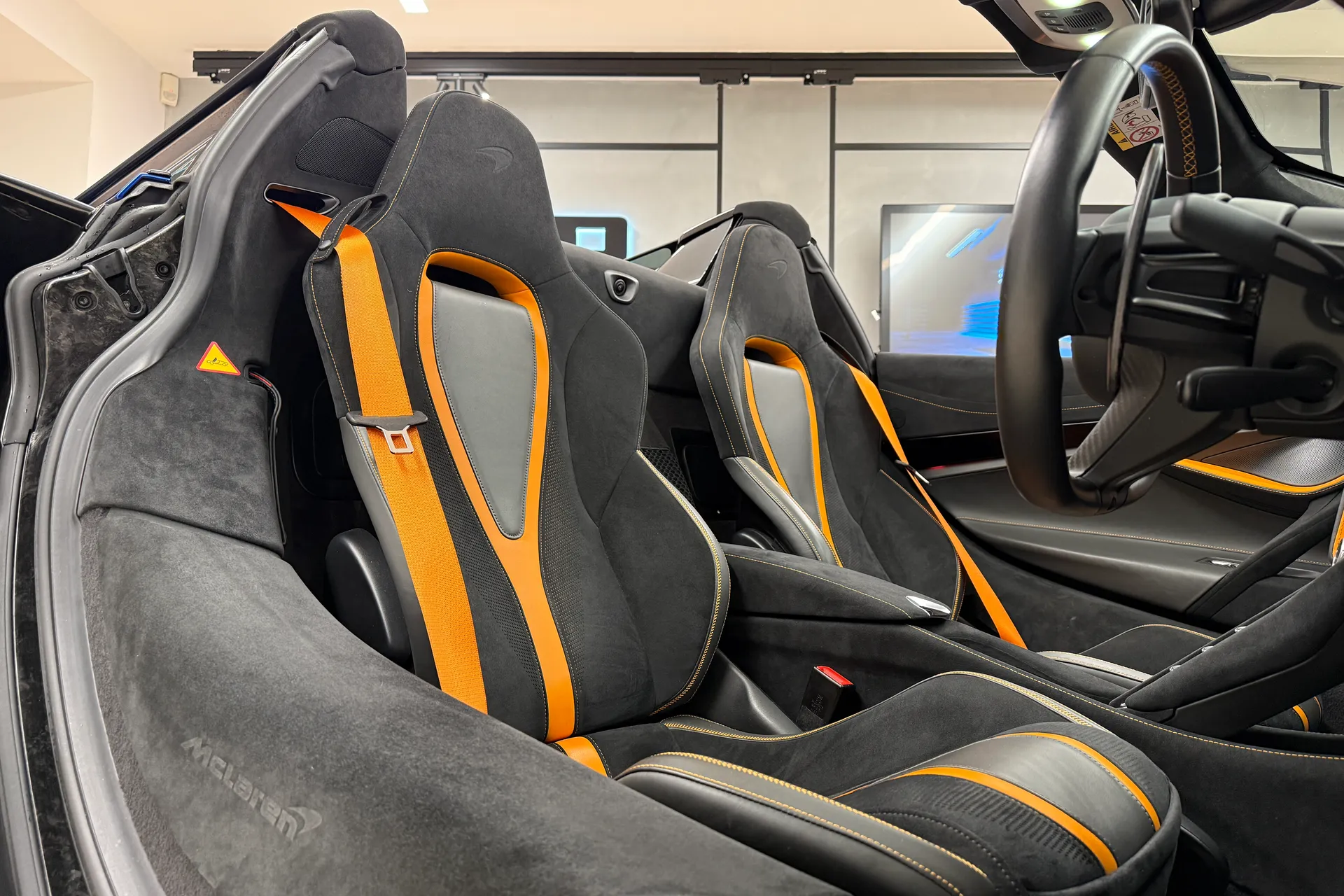 McLaren 720 thumbnail image number 4